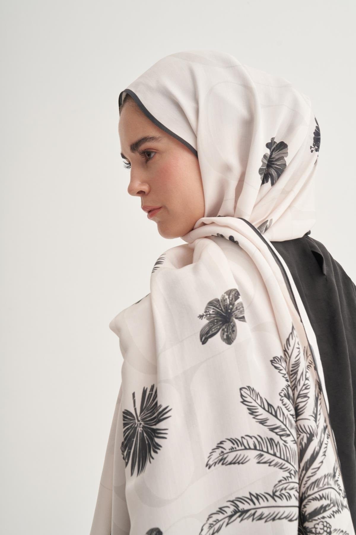 noir-floral-monogram-viscose-scarf-cream-301.jpg