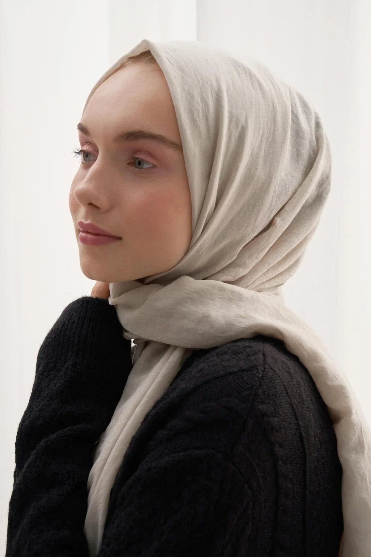 organic-cotton-crinkle-scarf-beige-2027_7115c1e7-d362-41c6-8c7f-f1ed2699685c.jpg