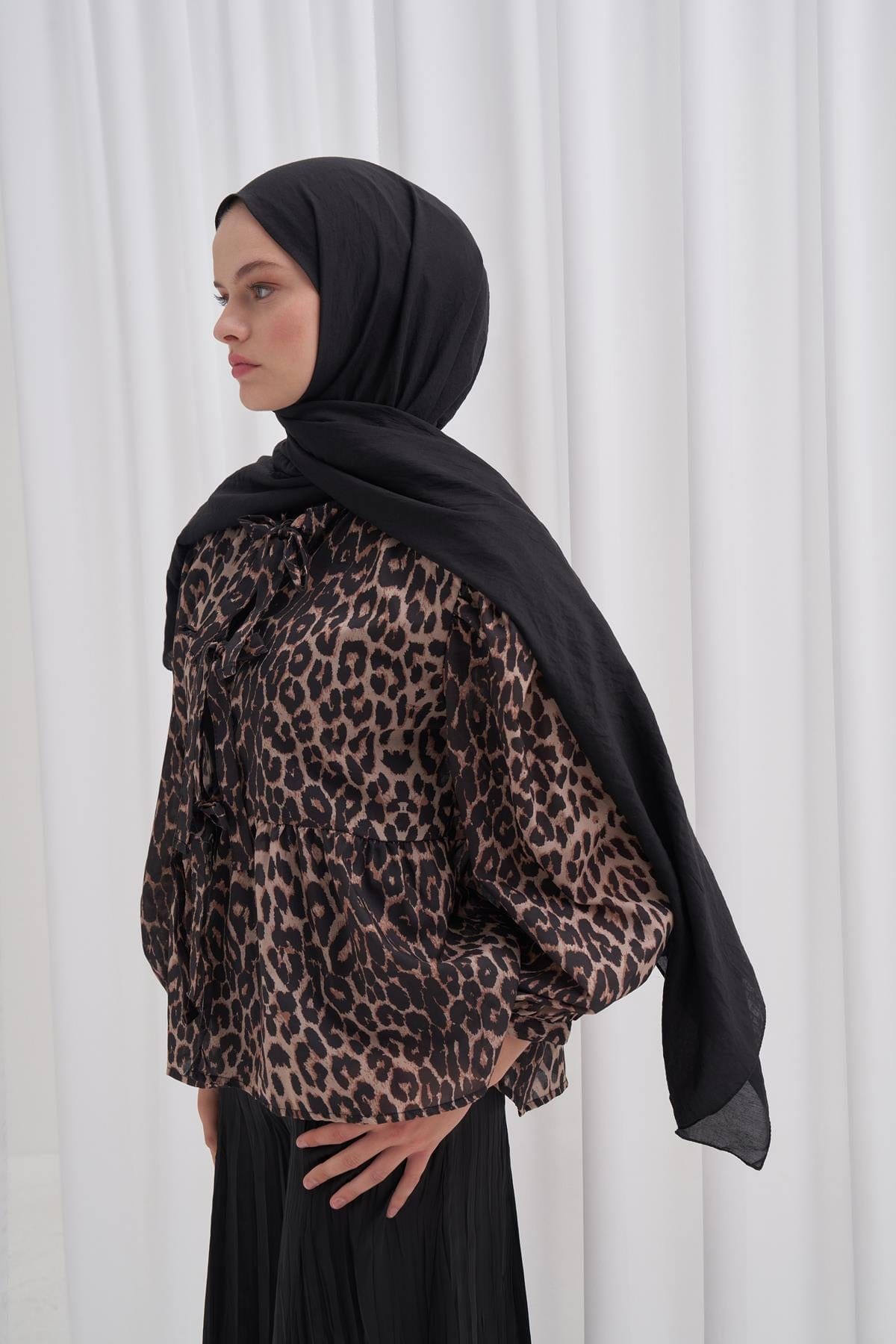 organic-cotton-crinkle-scarf-black-1958.jpg