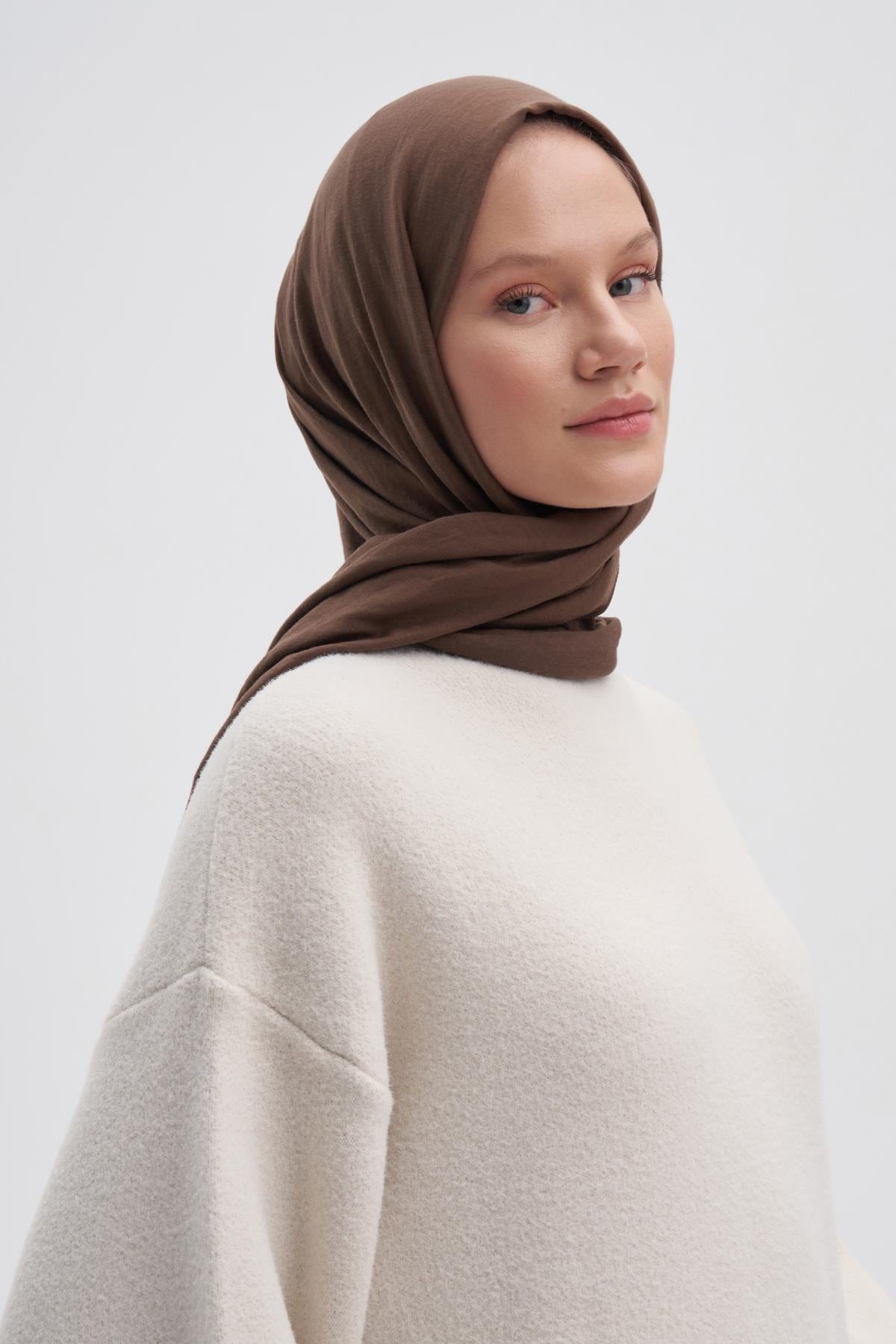 organic-cotton-crinkle-scarf-dusty-brown-1949_1588a9da-11bf-4e4b-a3b6-3baf6a1856d9.jpg