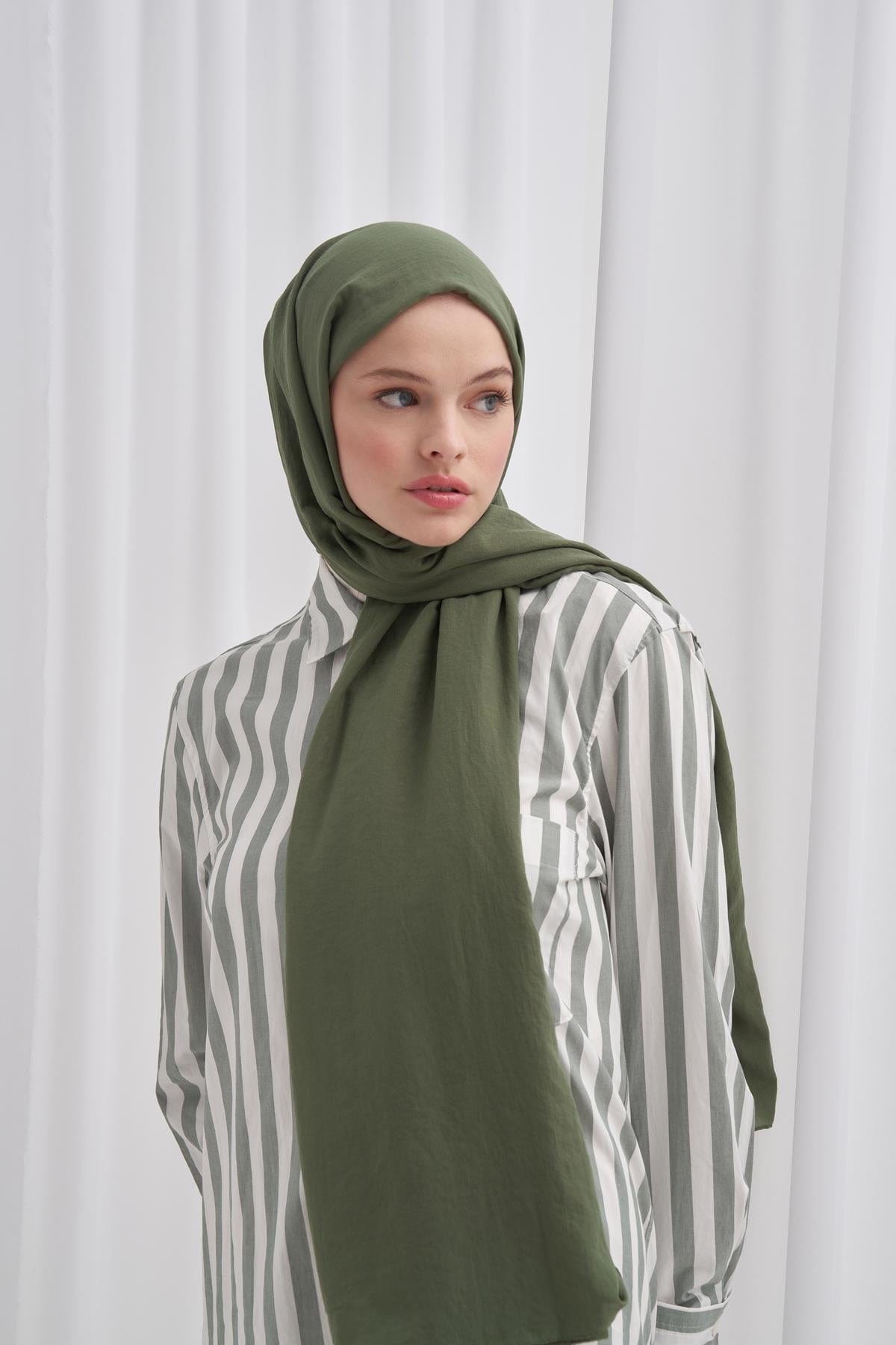organic-cotton-crinkle-scarf-evergreen-1965.jpg