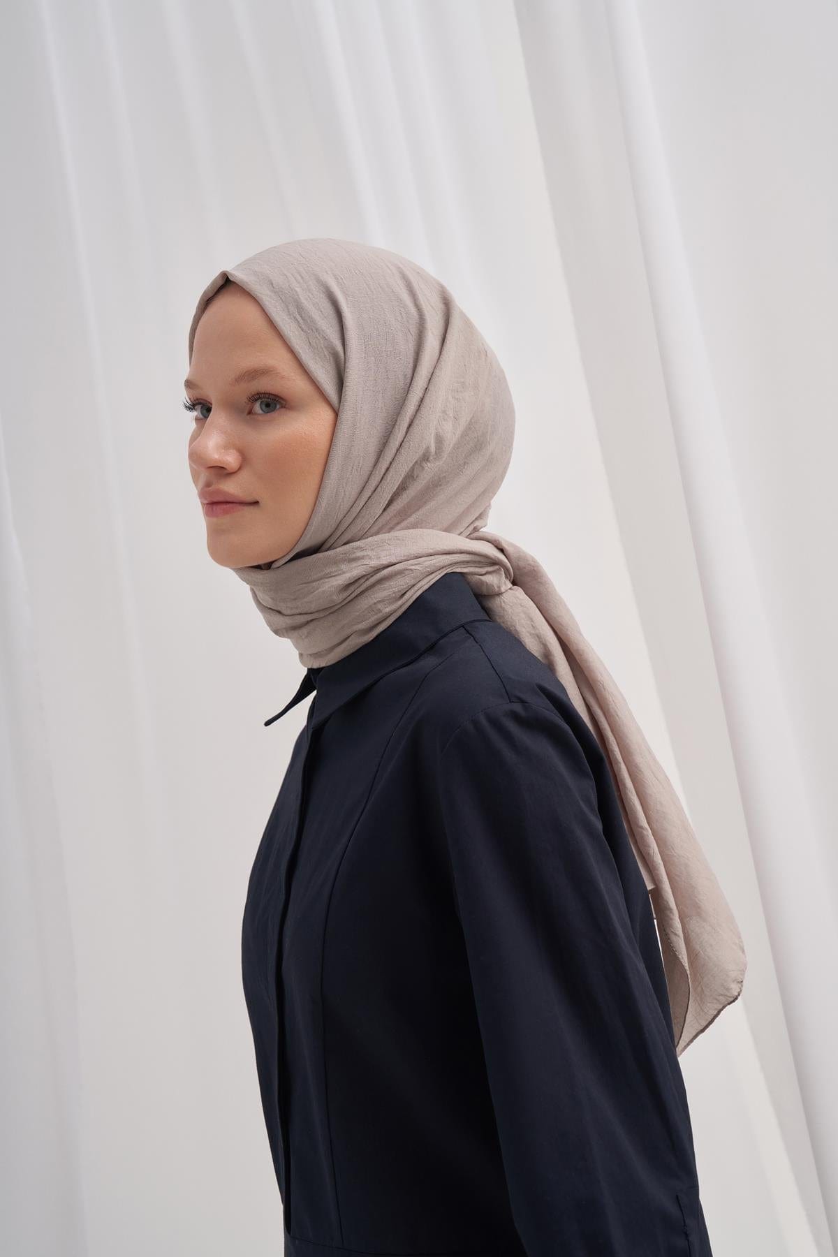 organic-cotton-crinkle-scarf-smoky-1981.jpg
