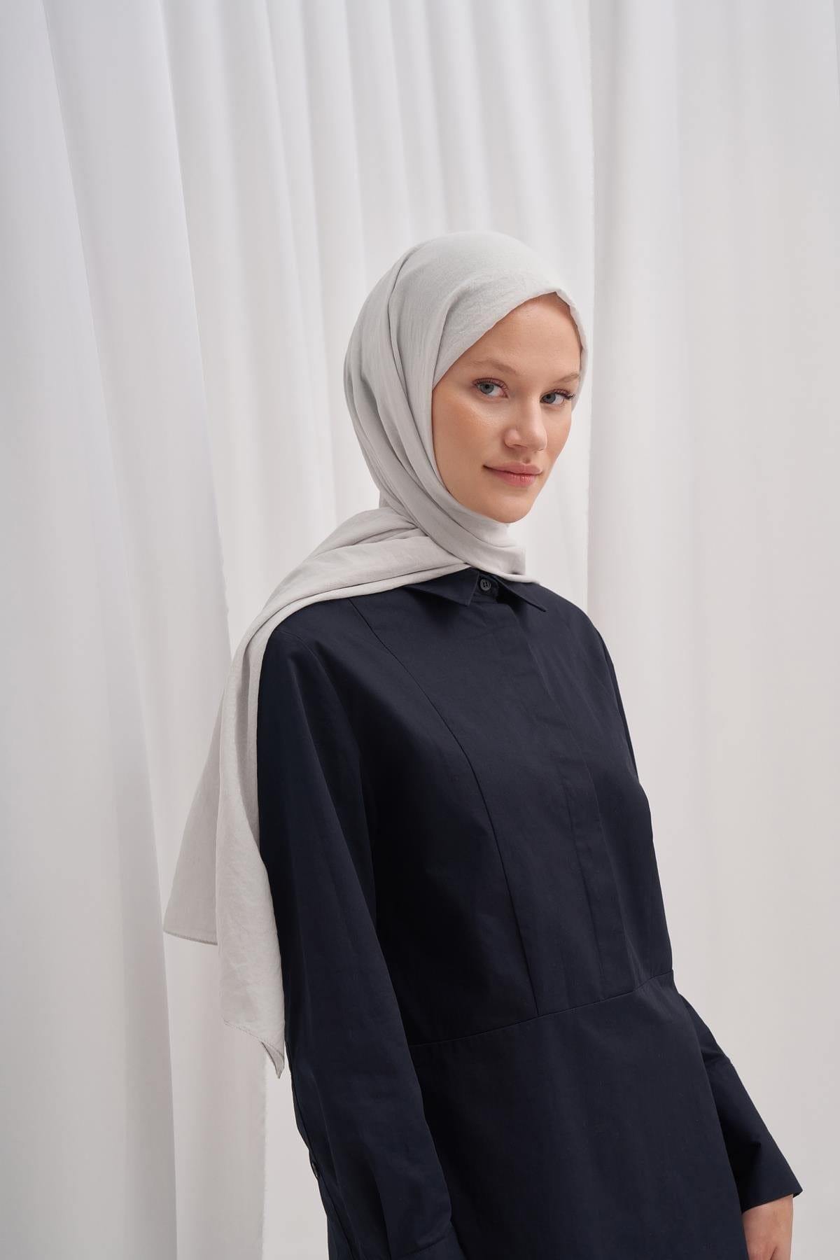 organic-cotton-crinkle-scarf-stone-1985_b410a2a7-9076-4f8d-8d8e-979bda8eddb3.jpg