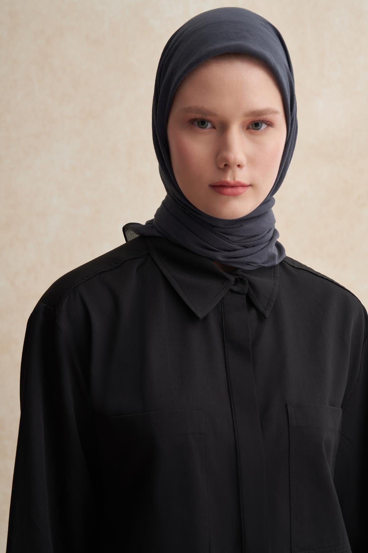 Organic Cotton Crinkle Square Scarf Anthracite