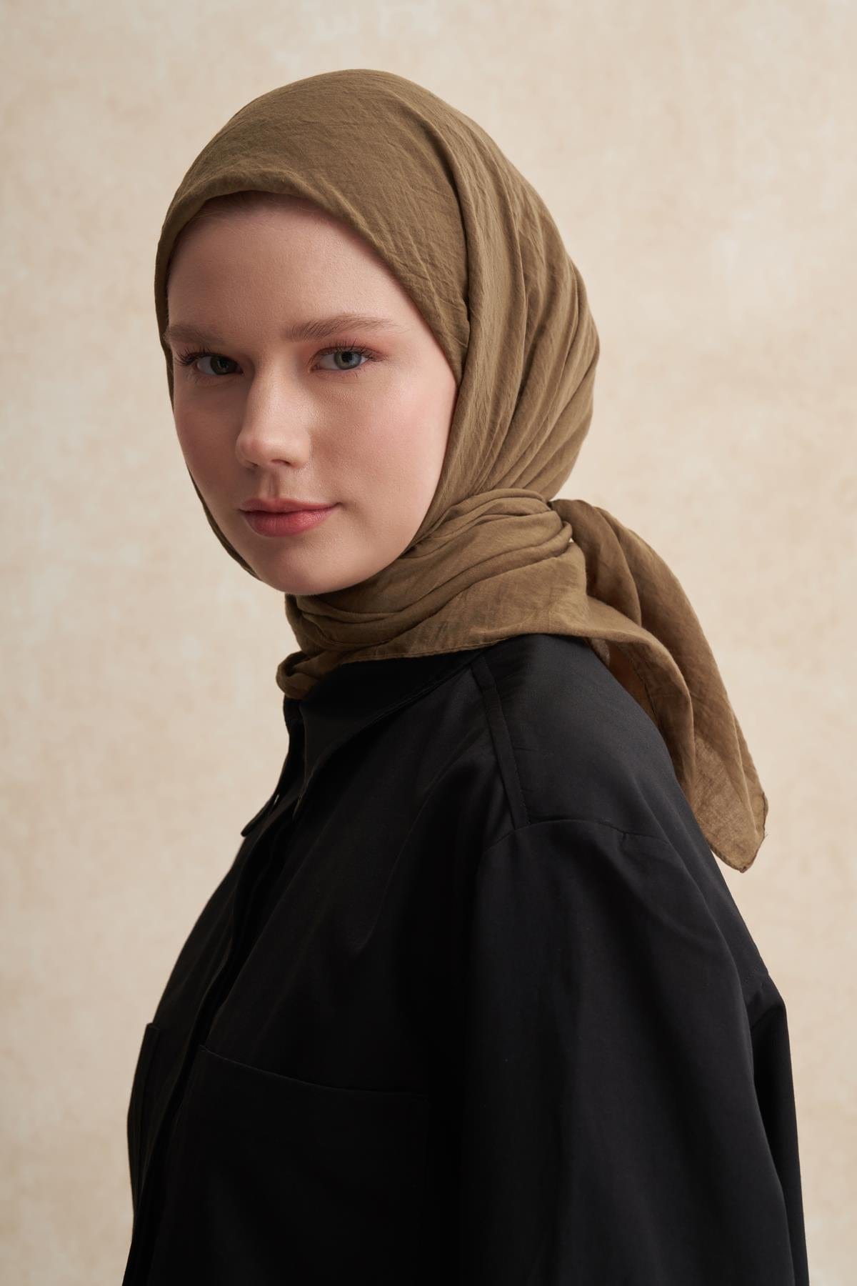 organic-cotton-crinkle-square-scarf-vine-1846_6379baf6-cec5-4a2a-92c0-44118da8bad3.jpg