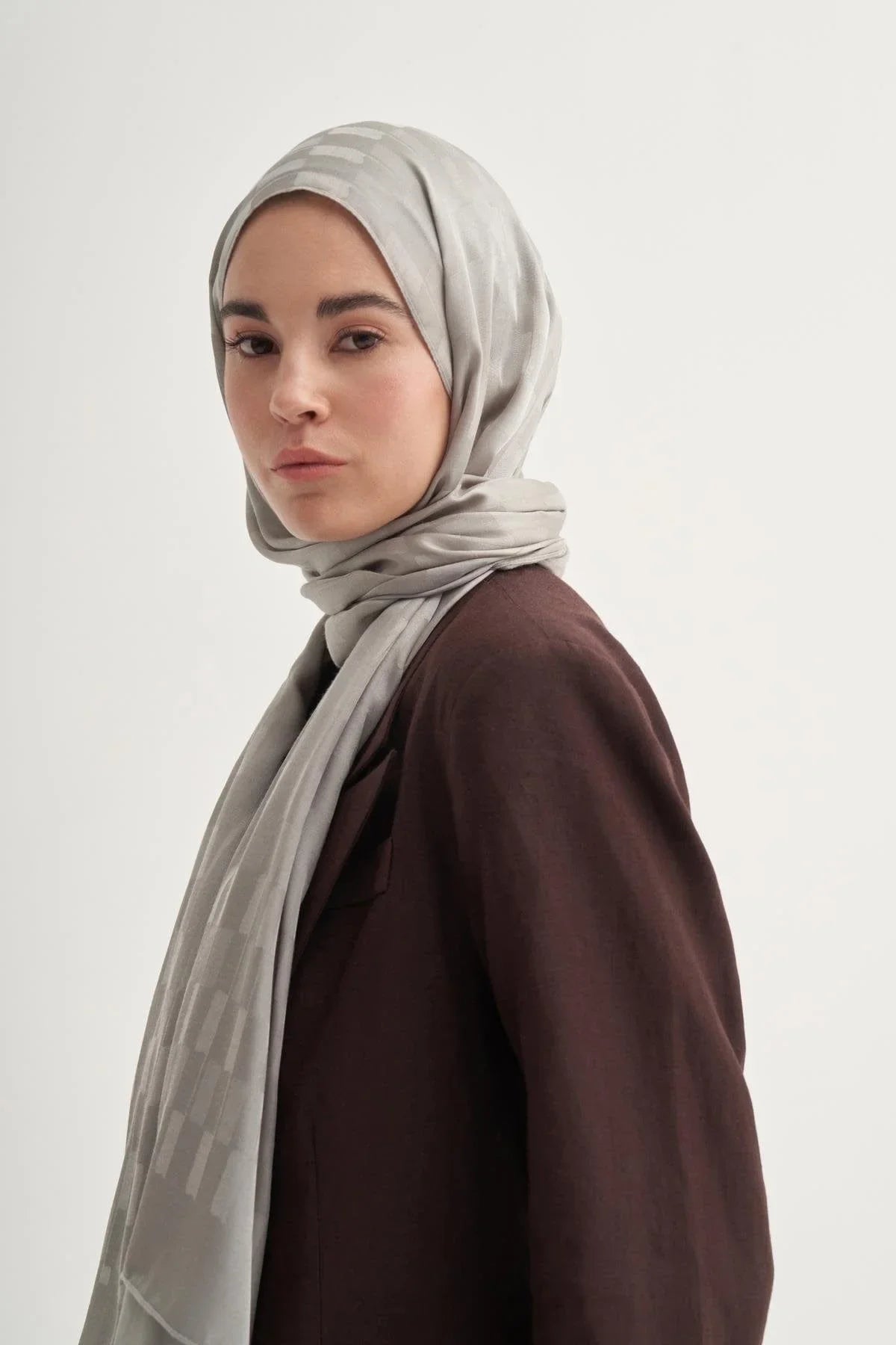 pinstripe-jacquard-italian-silk-scarf-light-grey-2936.jpg