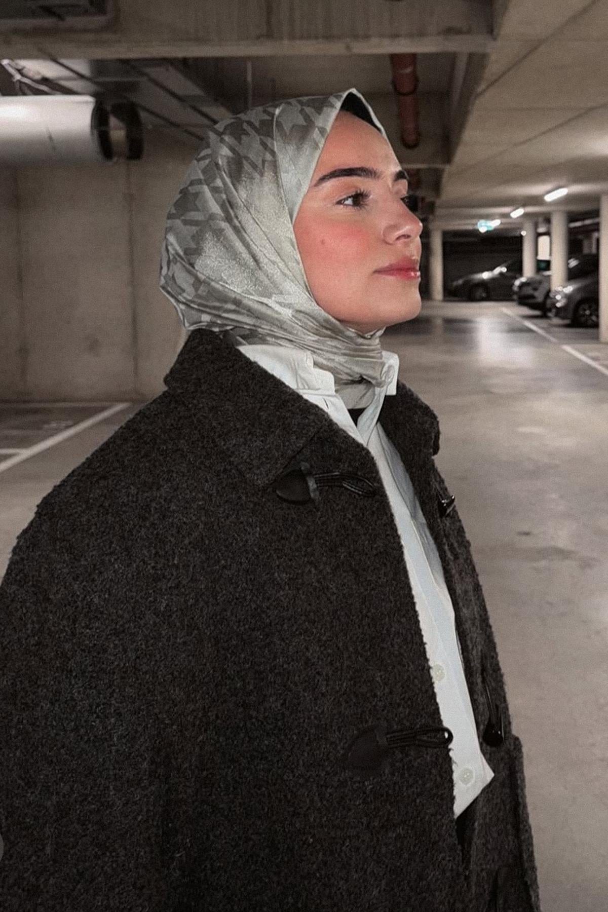 Rabia Cetinkaya's Choice: Houndstooth Jacquard Italian Silk Scarf Light Gray