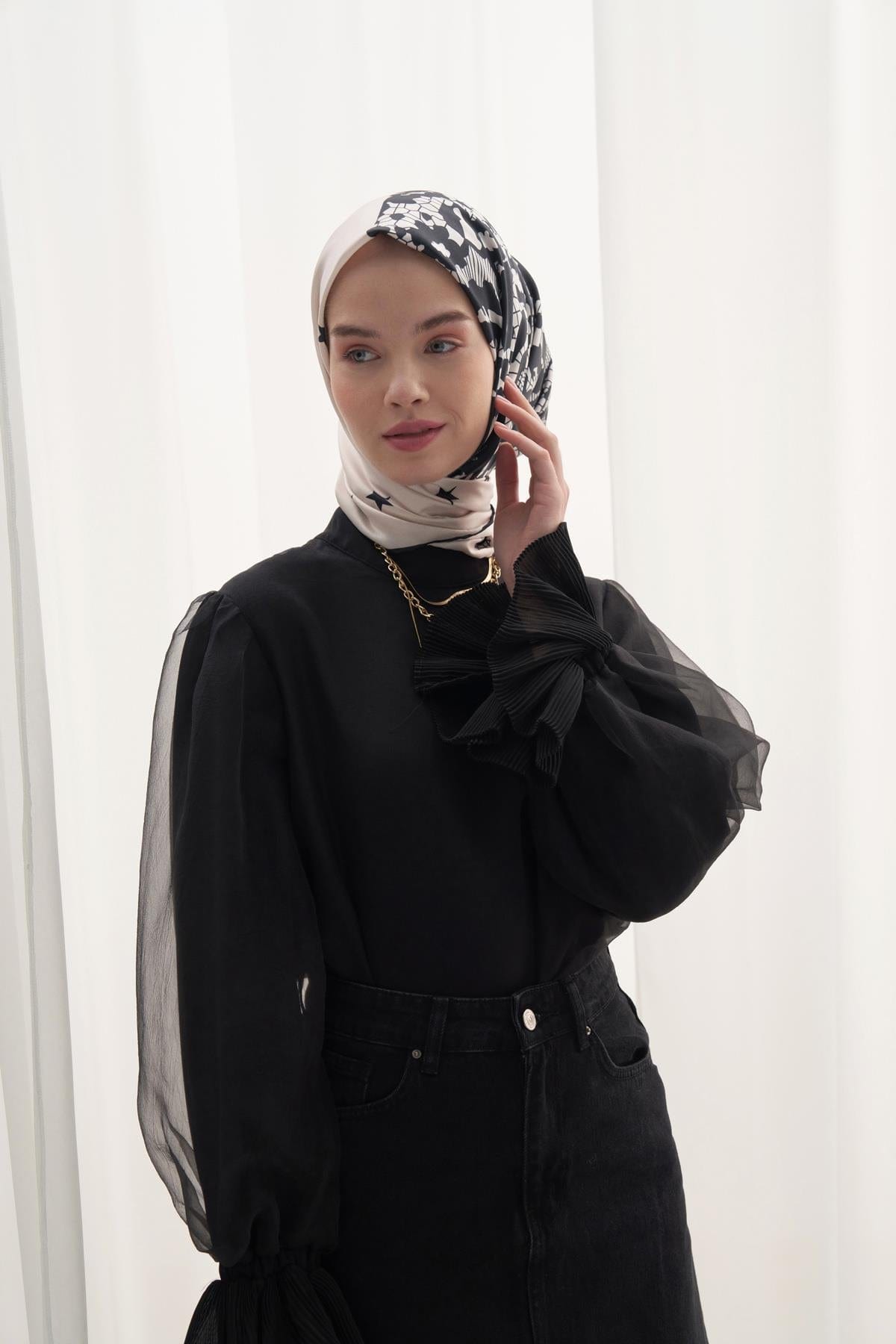 Rose Twill Square Scarf Black