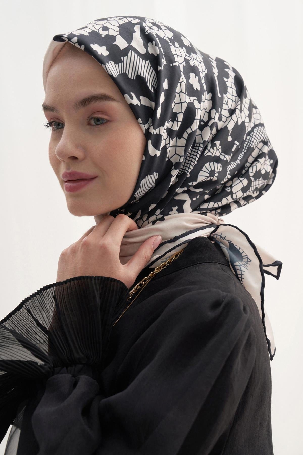Rose Twill Square Scarf Black