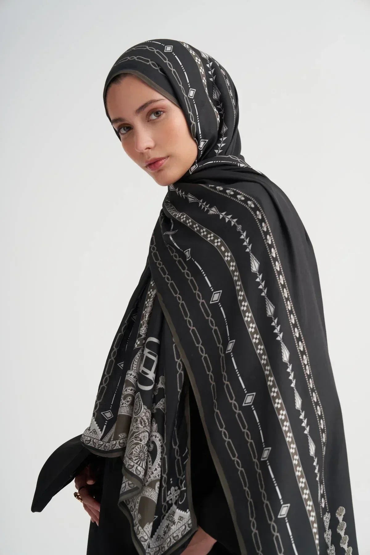 saphira-incira-viscose-scarf-anthracite-5079 - Carell Hijab
