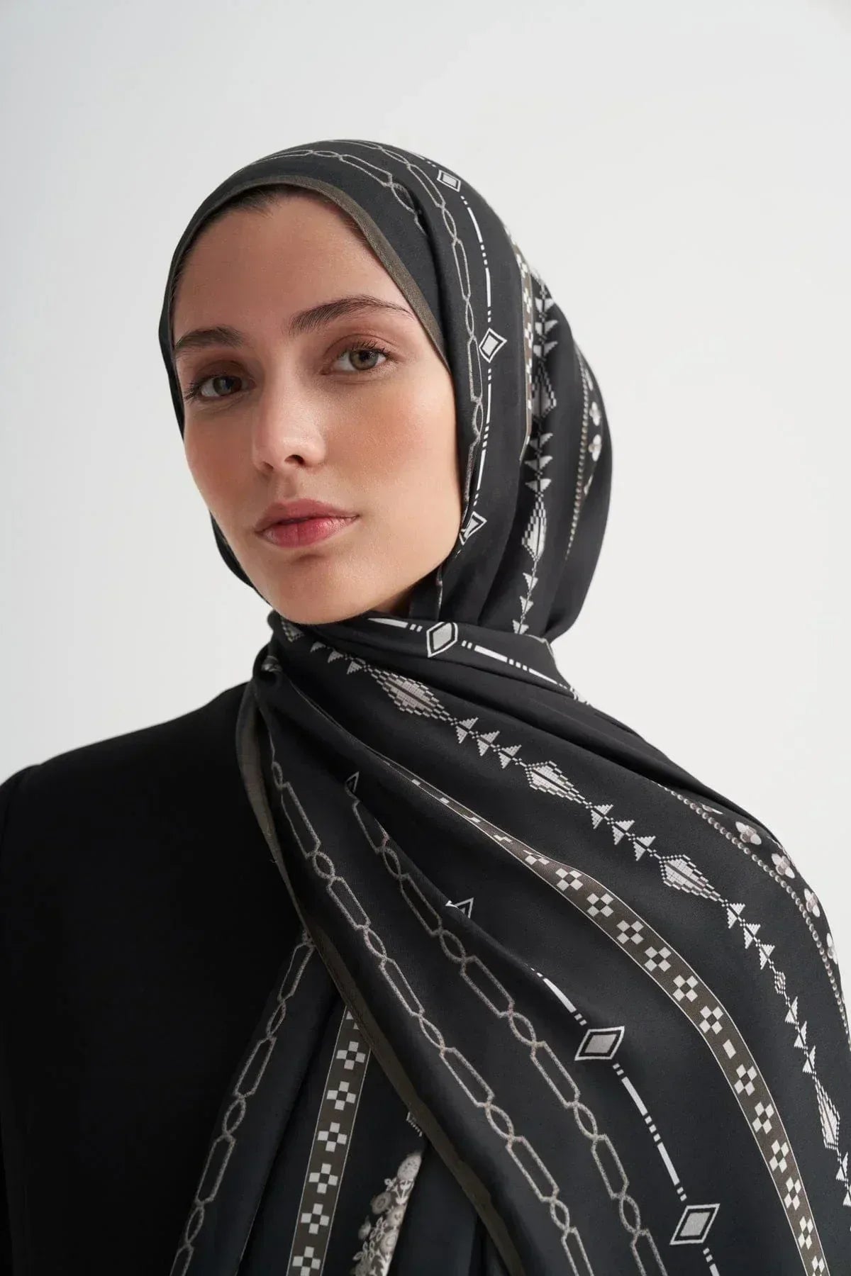 saphira-incira-viscose-scarf-anthracite-5081 - Carell Hijab