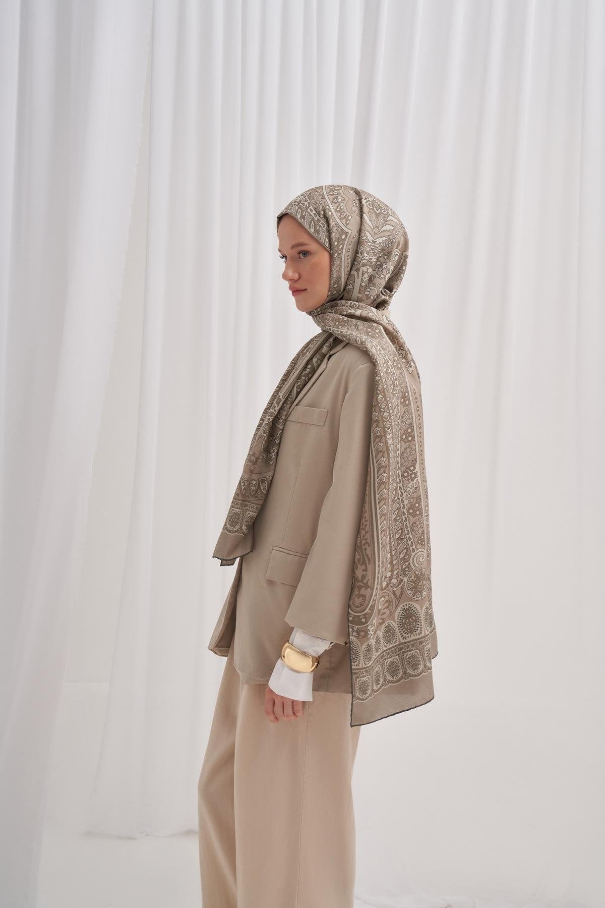 Savanna Comfy Silk Scarf Mink
