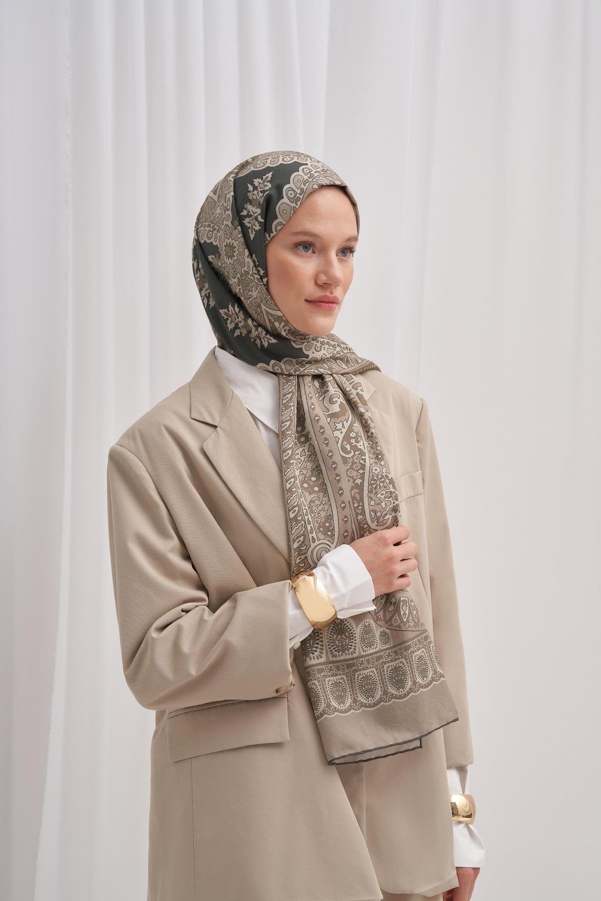 Savanna Comfy Silk Scarf Mink