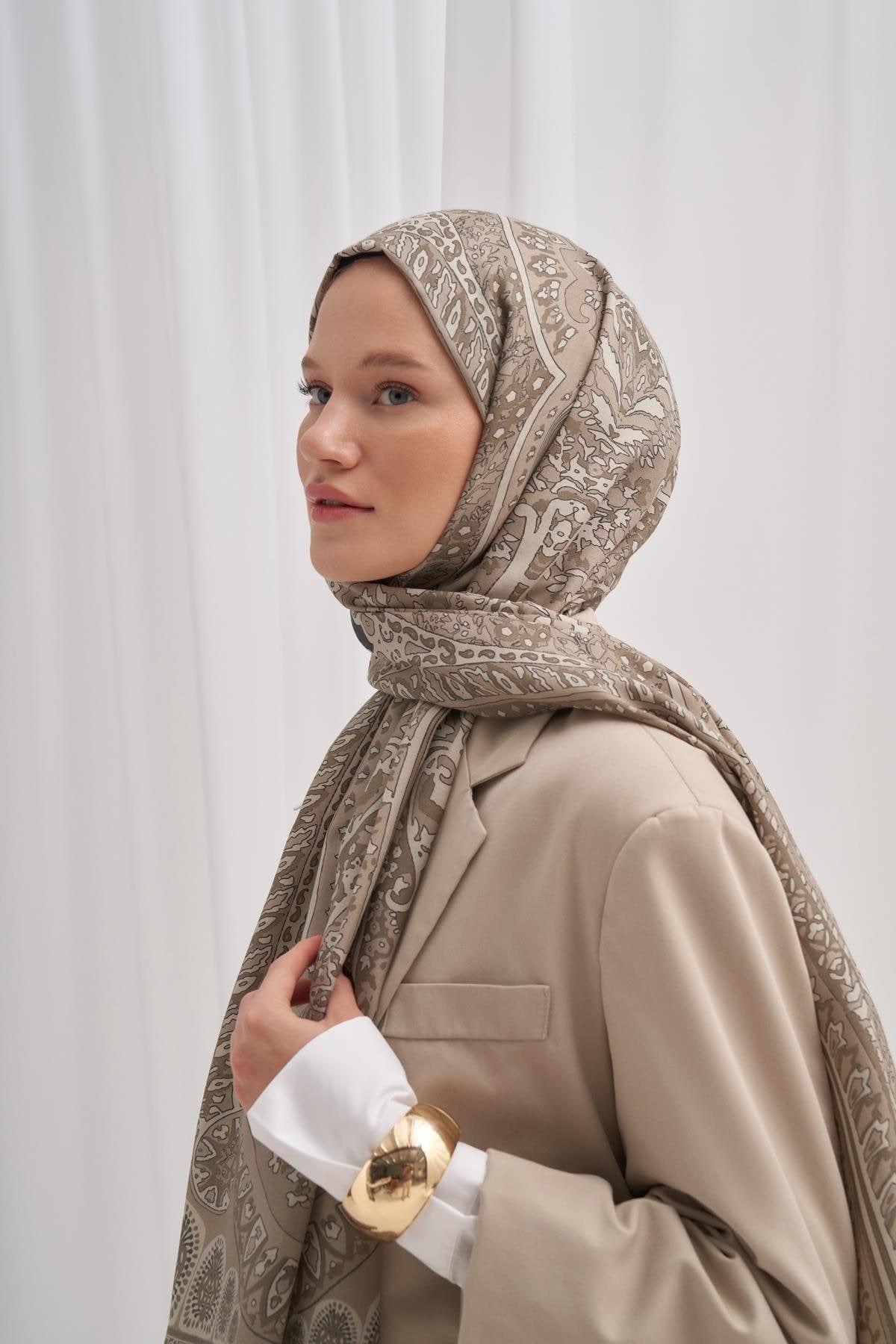 Savanna Comfy Silk Scarf Mink