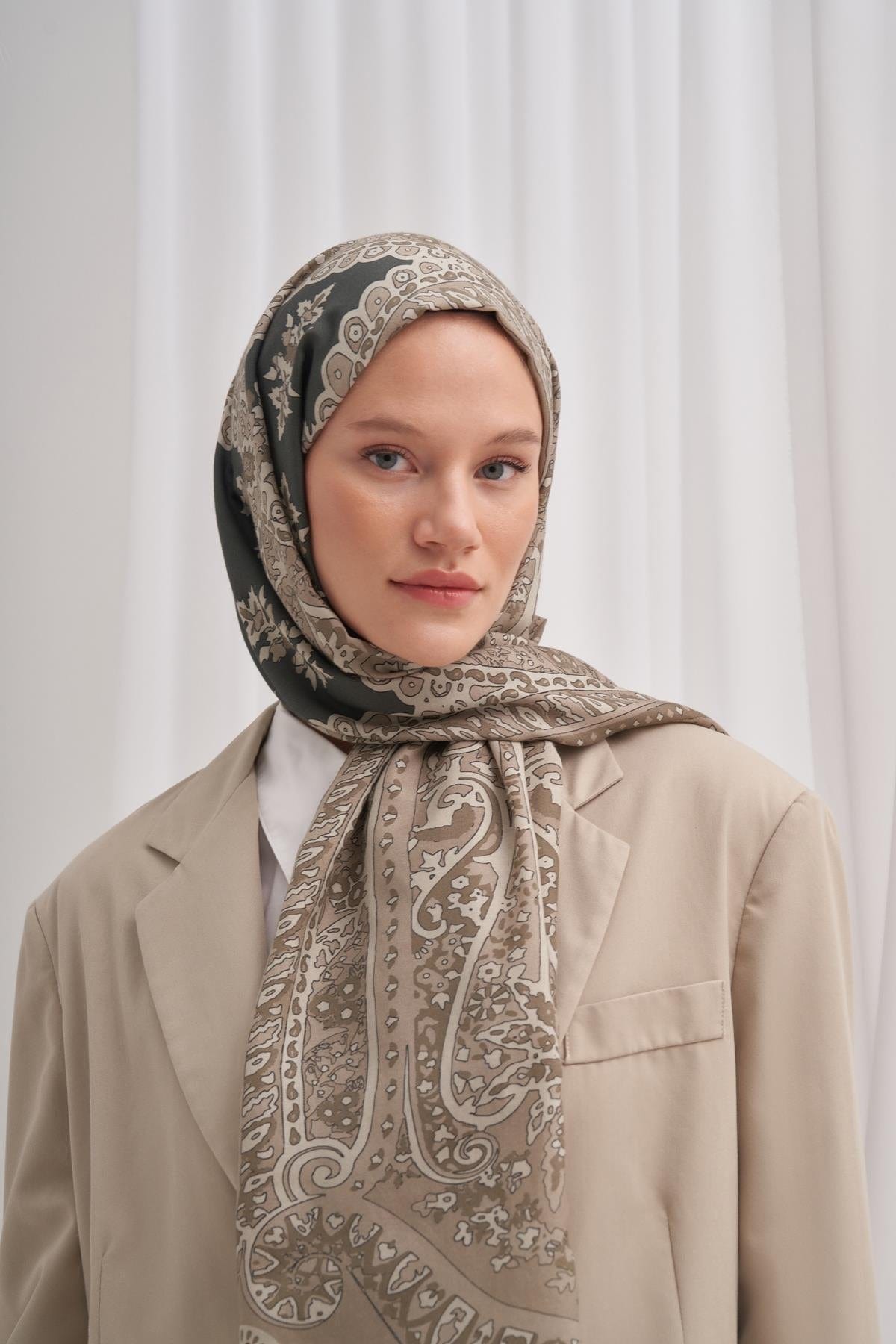 Savanna Comfy Silk Scarf Mink