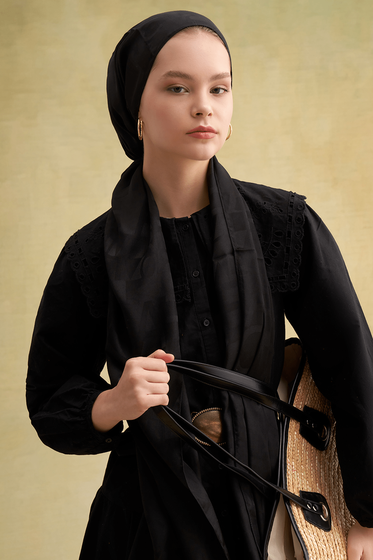 script-pattern-jacquard-italian-silk-scarf-black-669.png