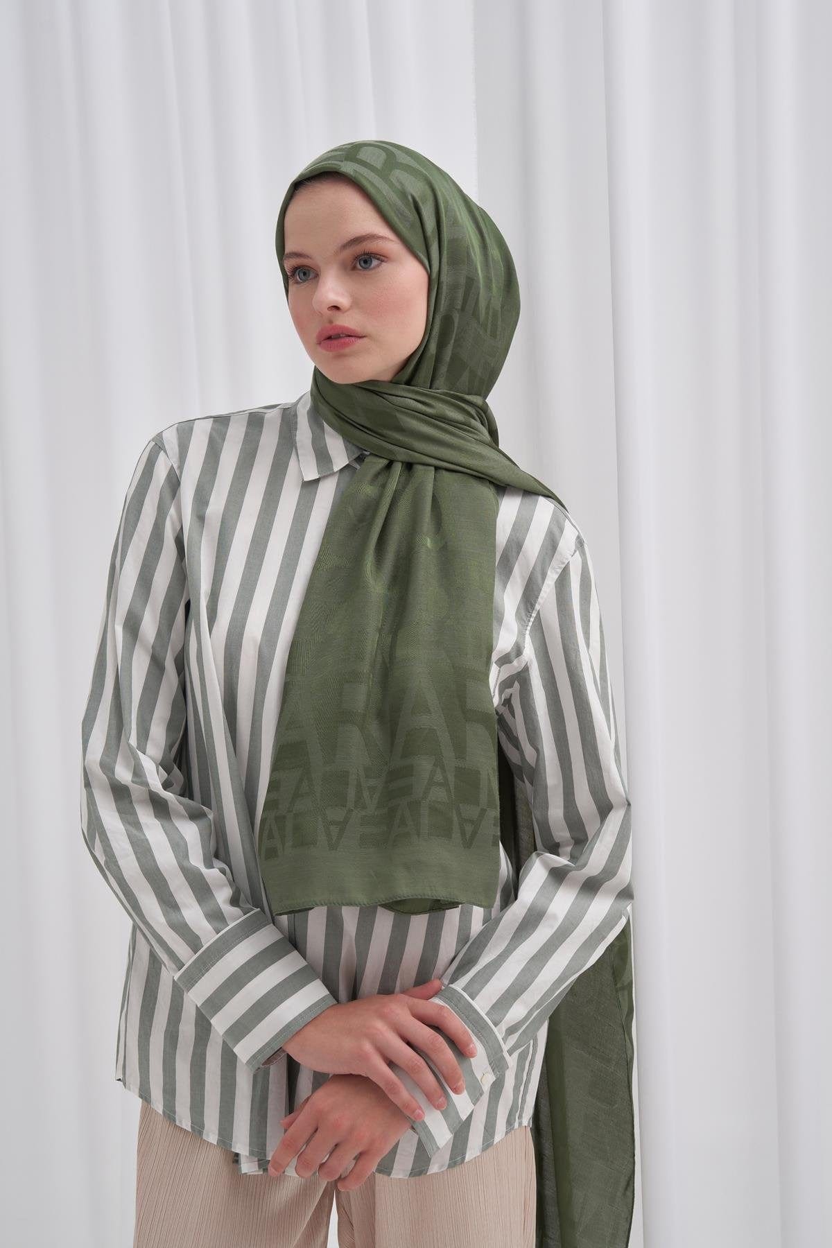 script-pattern-jacquard-italian-silk-scarf-evergreen-774.jpg