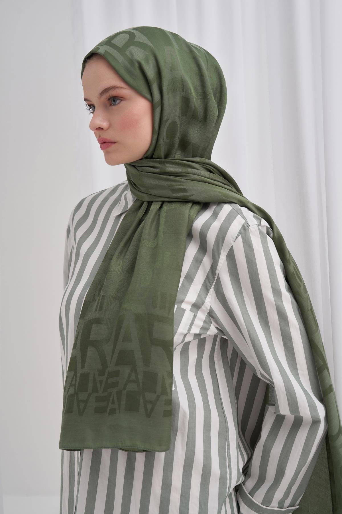 script-pattern-jacquard-italian-silk-scarf-evergreen-775.jpg