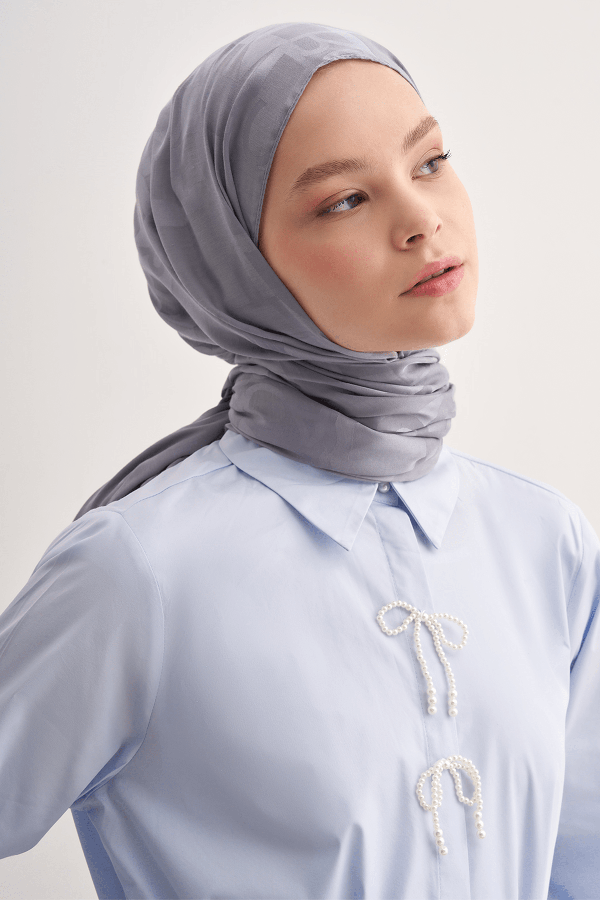script-pattern-jacquard-italian-silk-scarf-silver-gray-742.png