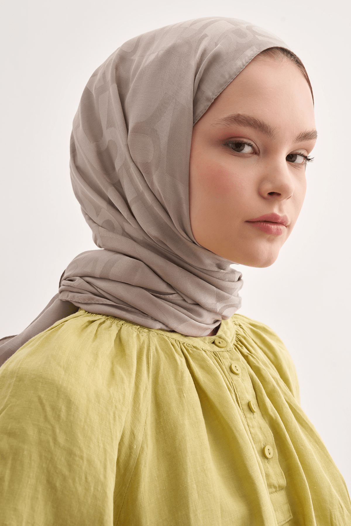 script-pattern-jacquard-italian-silk-scarf-smoky-3579.png