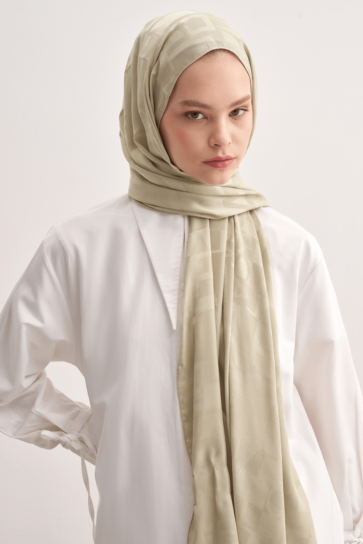 script-pattern-jacquard-italian-silk-scarf-soft-green-738.png