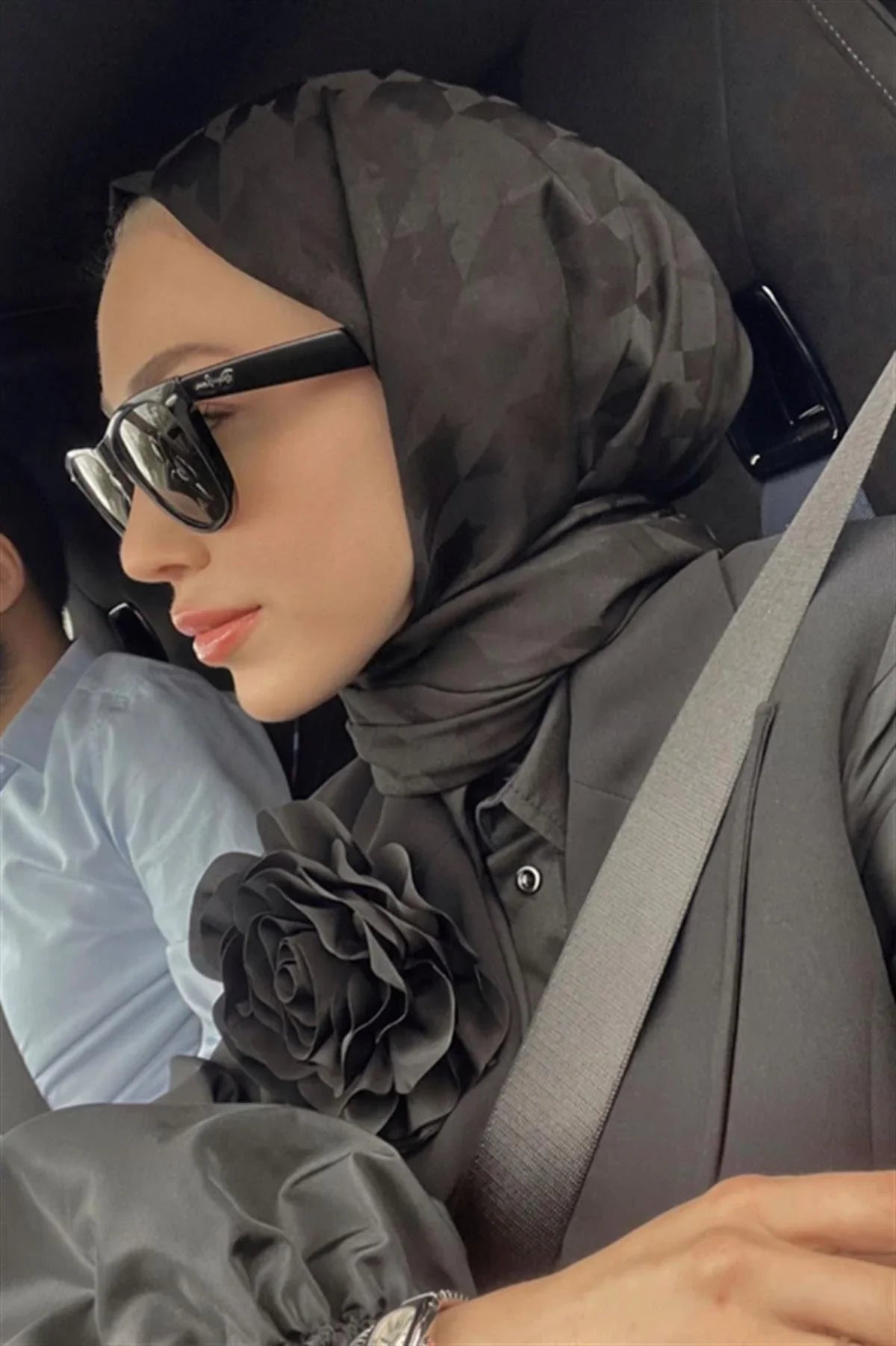 Seda Aydın’s Choice: Houndstooth Jacquard Italian Silk Scarf Black