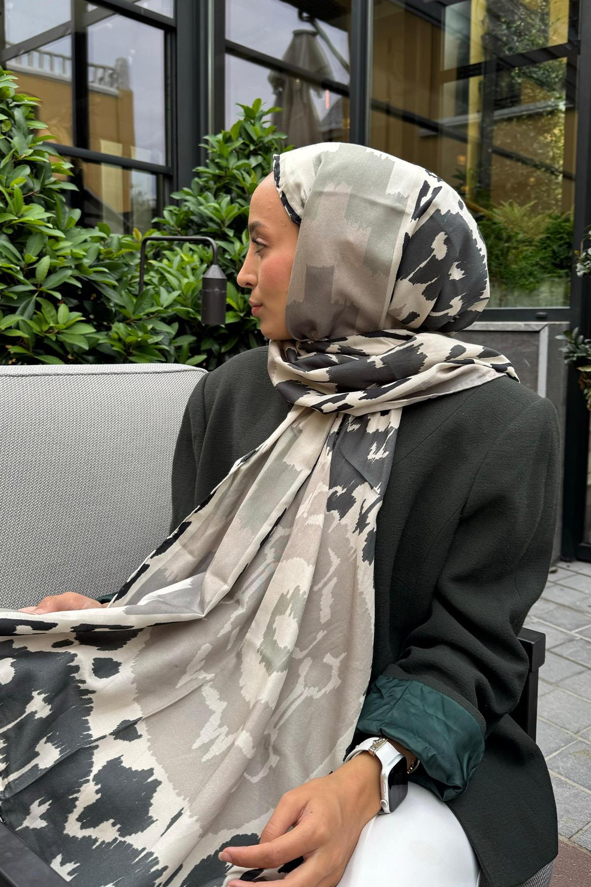 Seda Demir's Choice: Silver Mist Comfy Silk Scarf