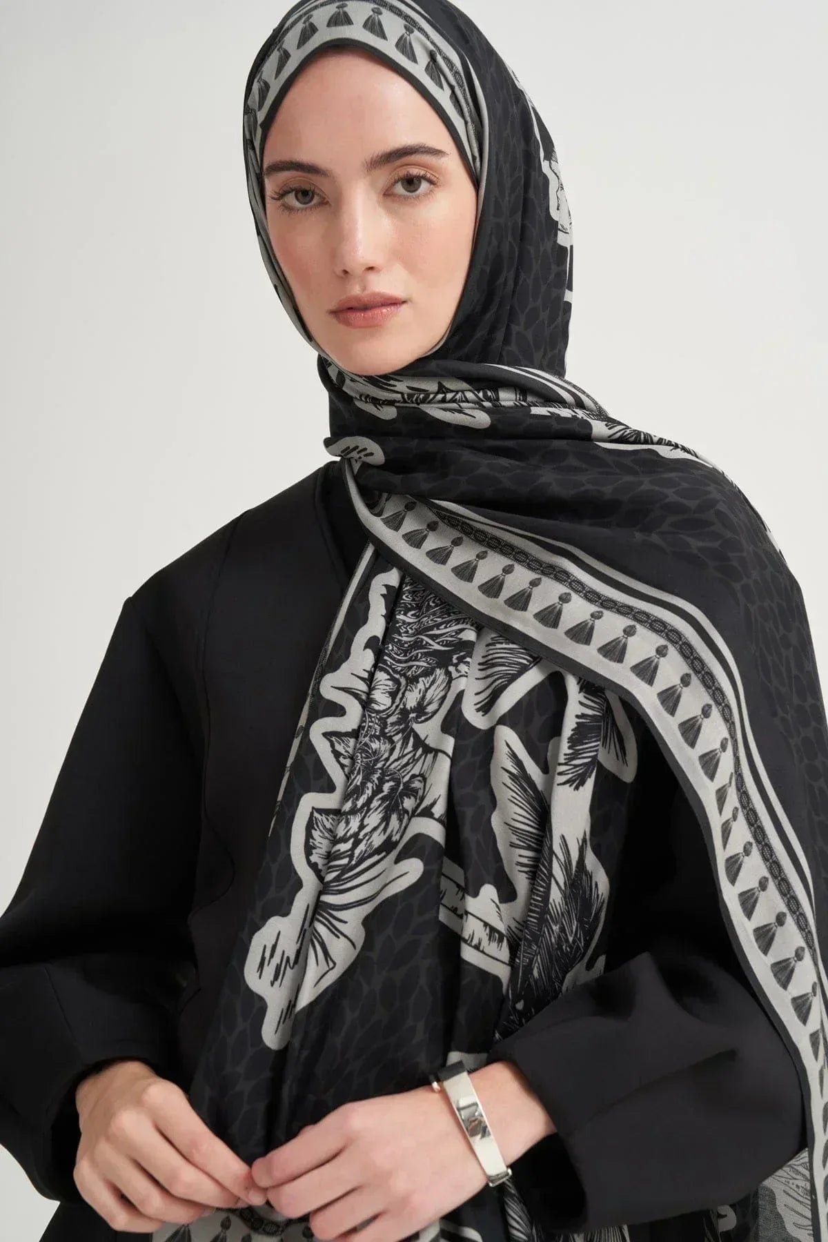 sera-incira-viscose-scarf-black-4411 - Carell Hijab