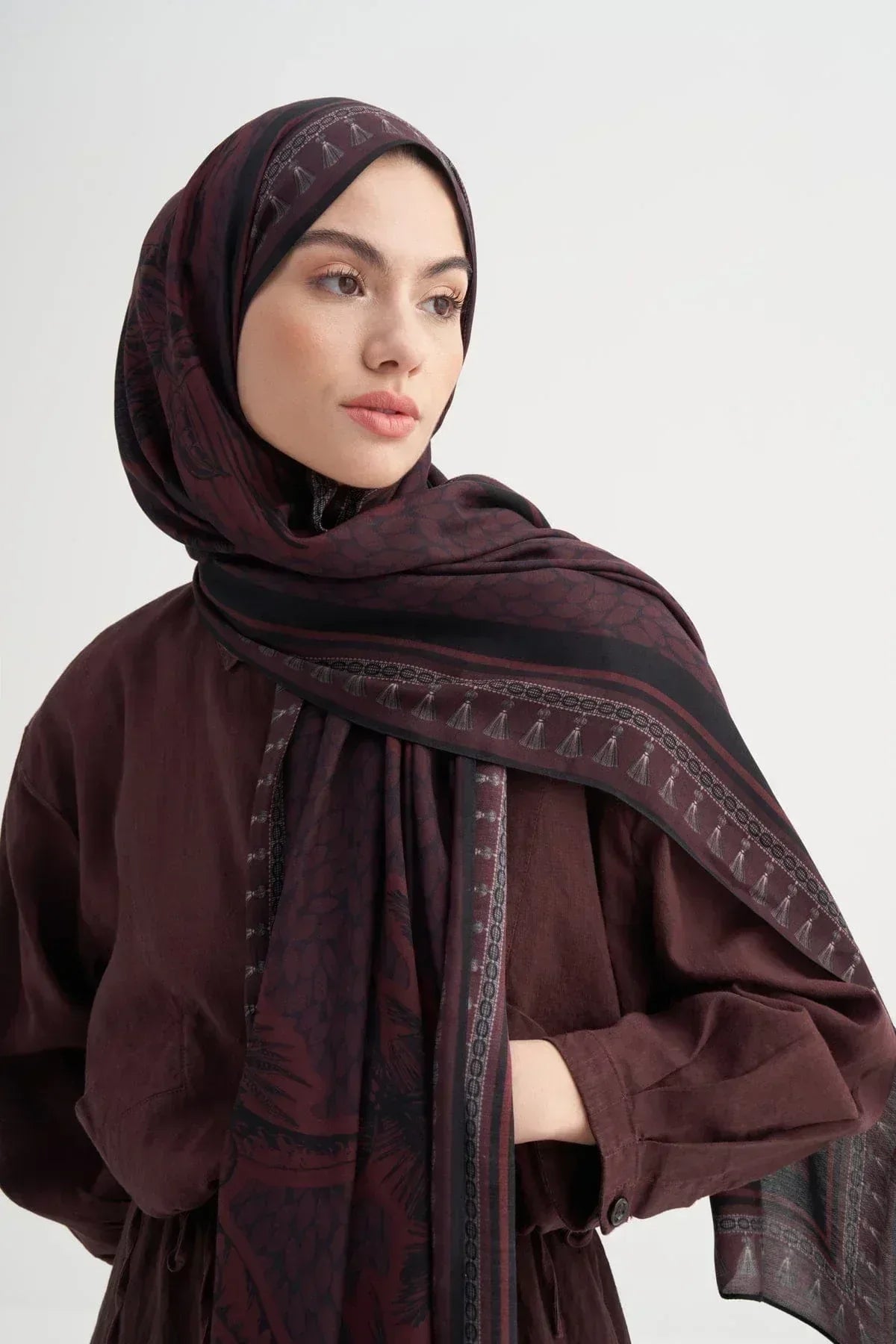 sera-incira-viscose-scarf-burgundy-4638_140e50fe-3a36-4e71-9f98-7e0336f6fda3 - Carell Hijab