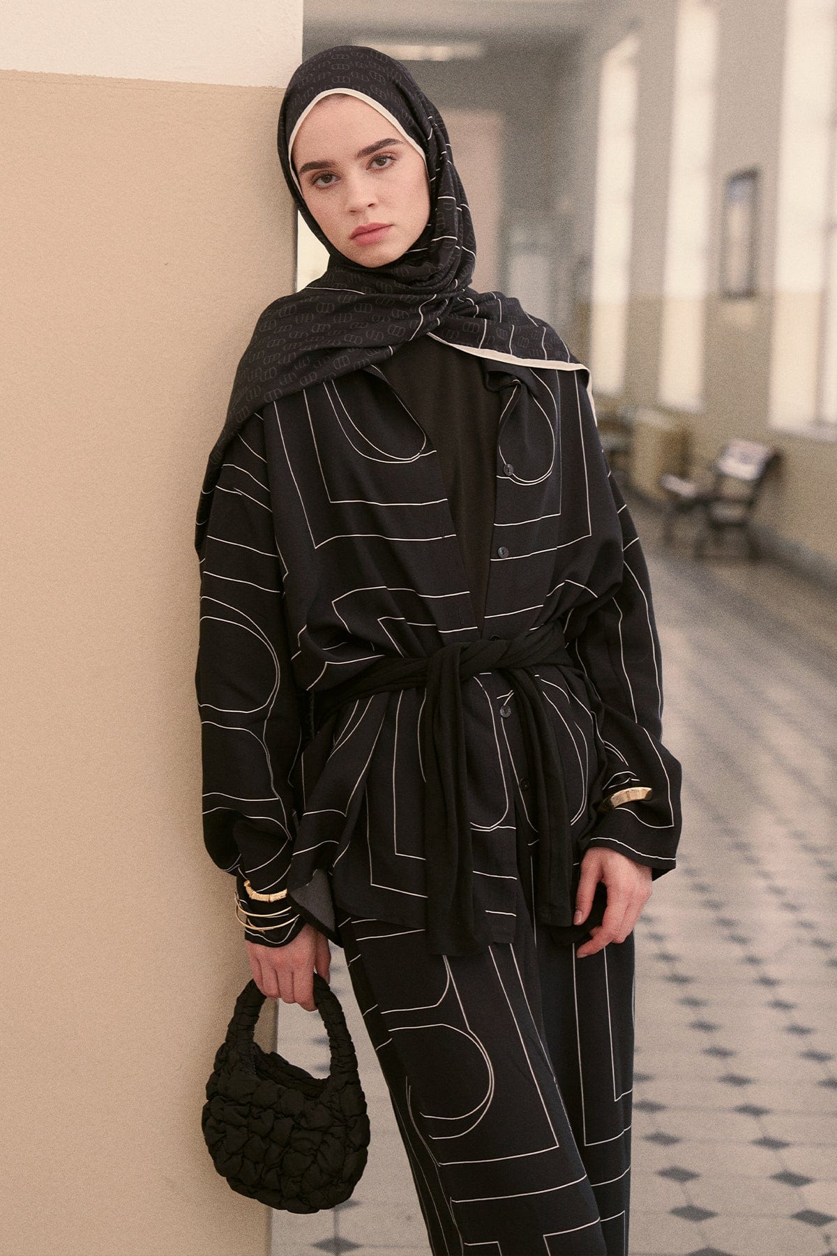 shine-geometric-monogram-pants-set-black-3785.jpg