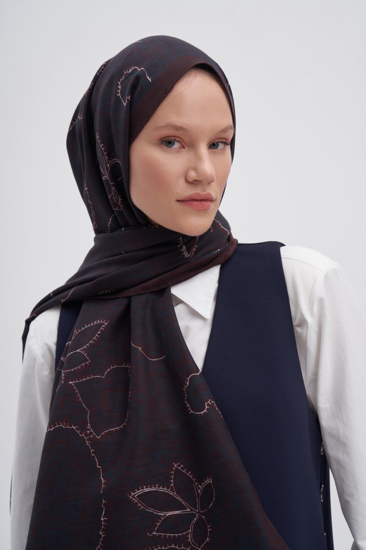 sky-dark-early-silk-scarf-reddish-2820.jpg