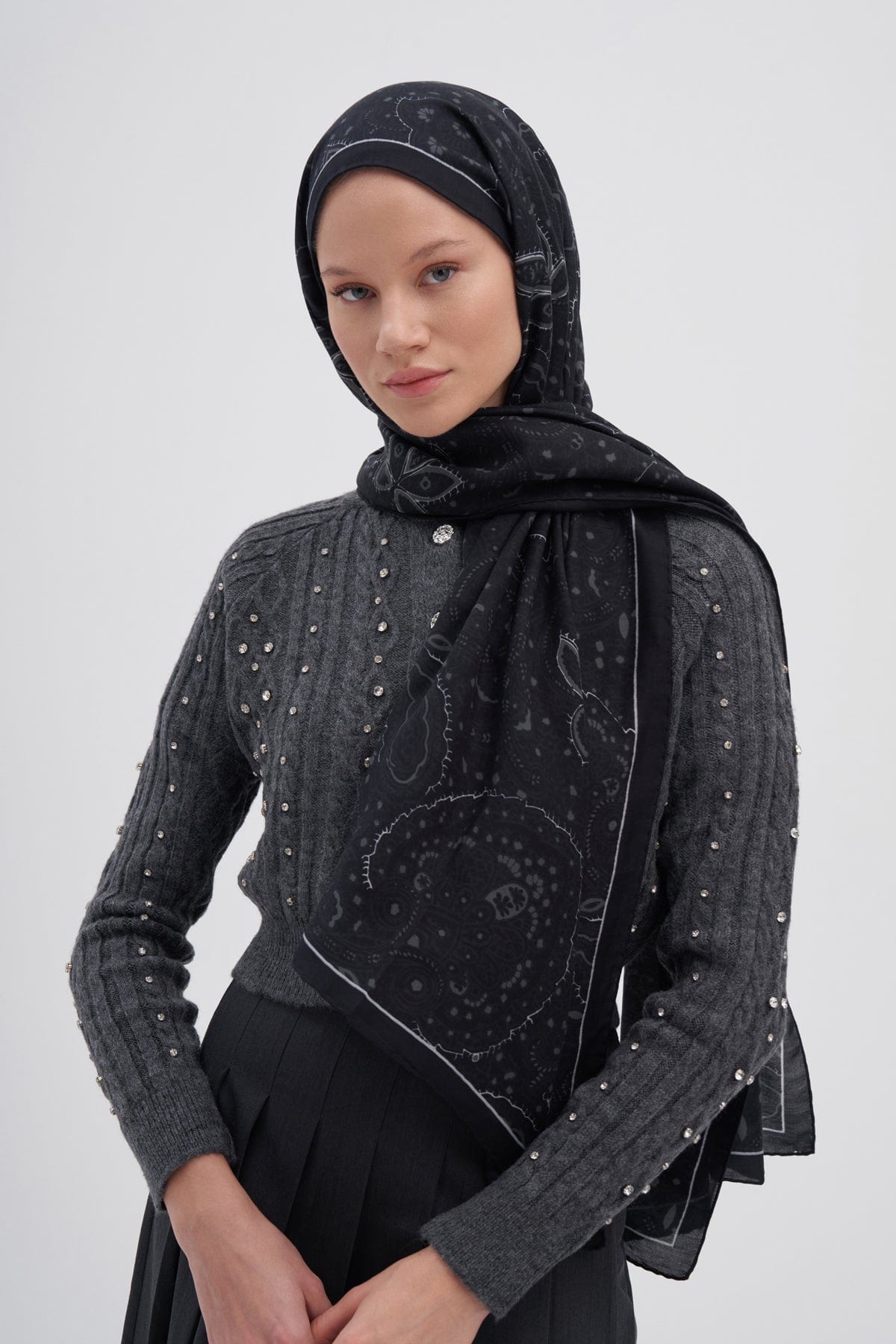 sky-early-silk-scarf-black-2812.jpg