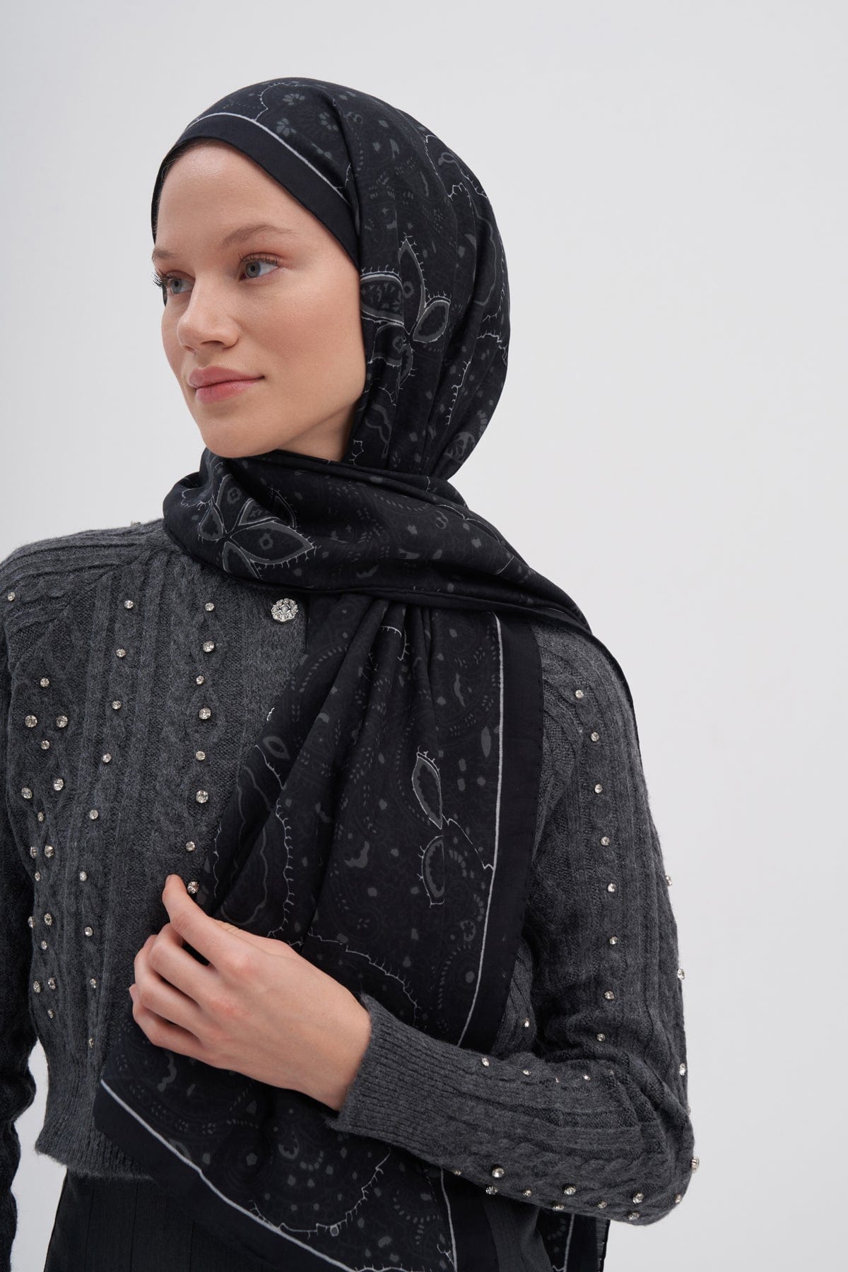 sky-early-silk-scarf-black-2813.jpg