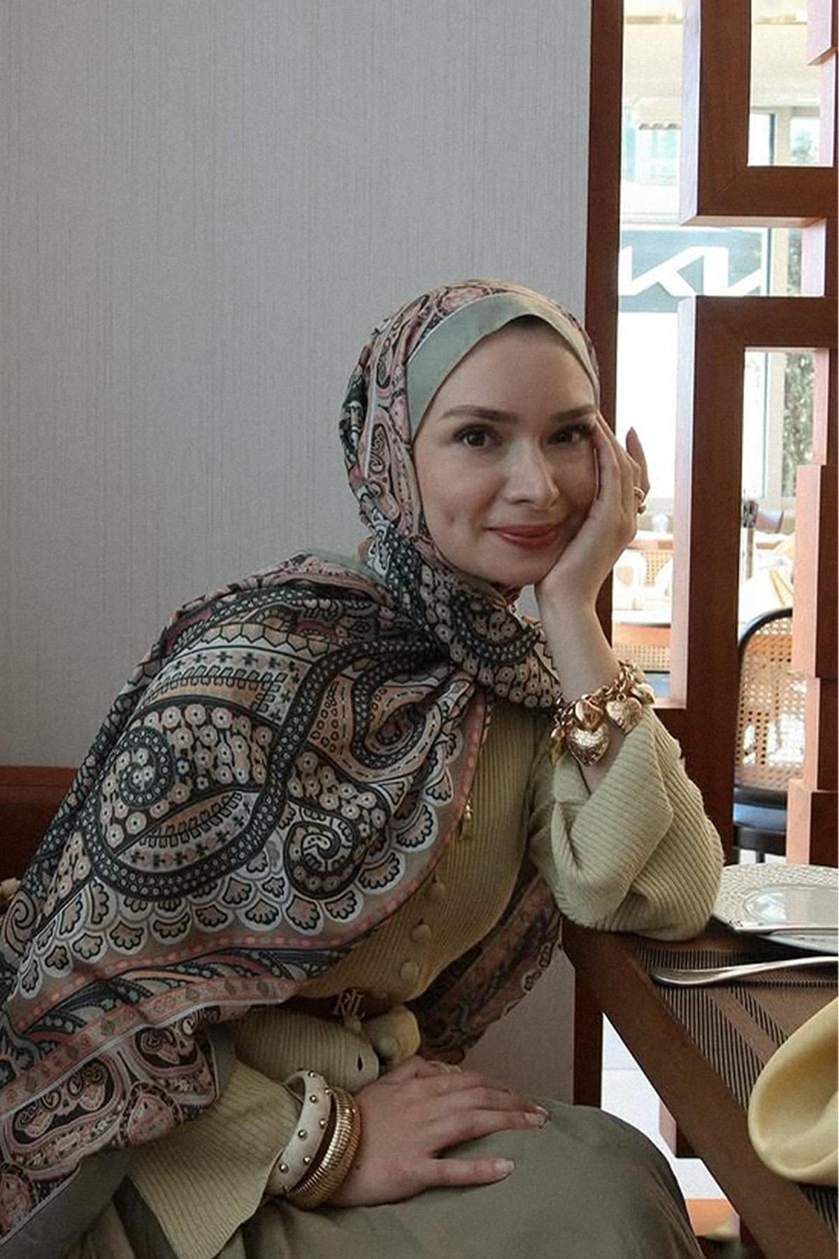suheda-turkoglu-s-choice-olea-nilla-cotton-scarf-soft-green-3381.jpg