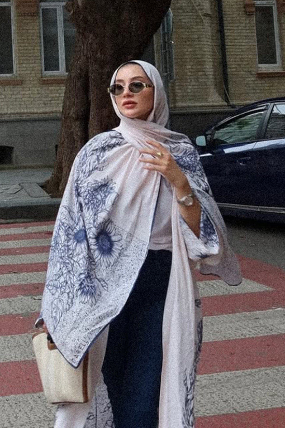 Sümeyra's Choice: Navy Monogram Viscose Scarf Cream