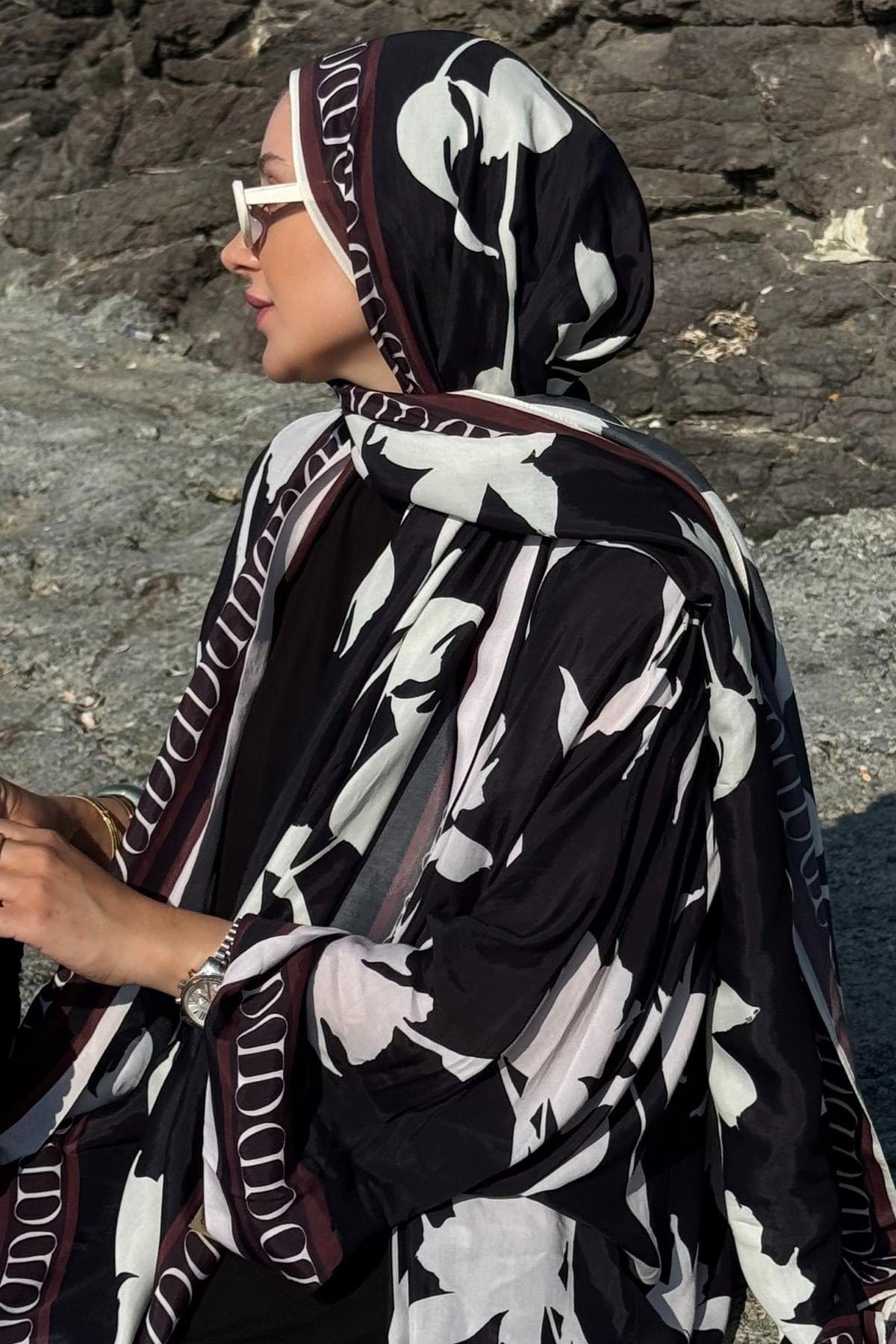 Sümeyra Yılmaz's Choice: Azelina Monogram Viscose Scarf Black