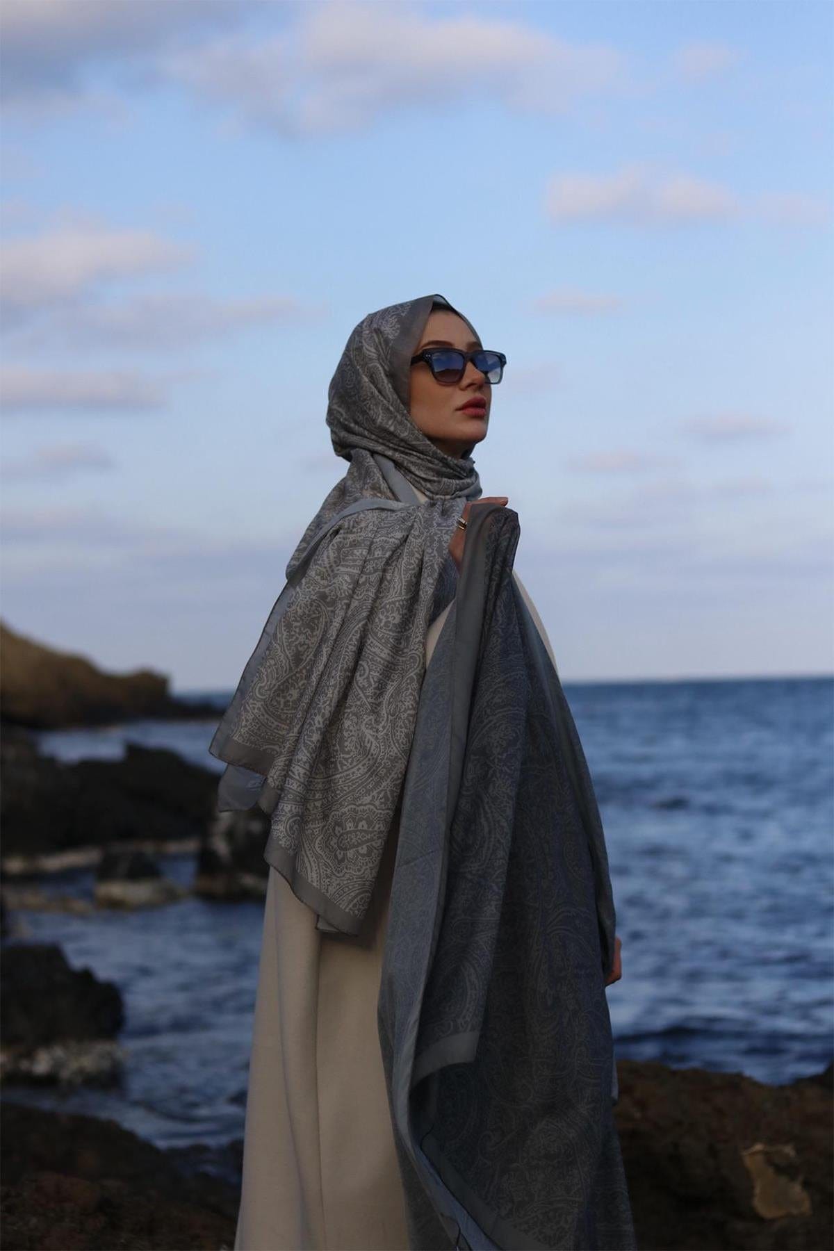 sumeyra-yilmaz-s-choice-mist-nilla-cotton-scarf-light-gray-2103_2d77da5f-c586-4b7d-ab56-8718248696ba.jpg