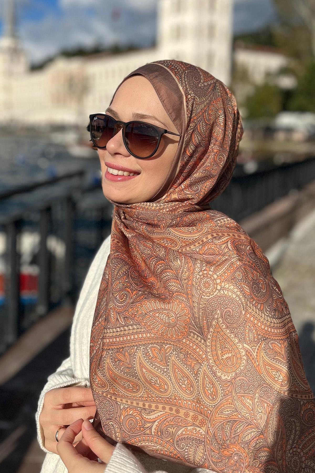 sumeyye-tektas-s-choice-vega-nilla-cotton-scarf-mink-1166_63fdb256-0694-4808-9eac-d37e5155f08e.jpg