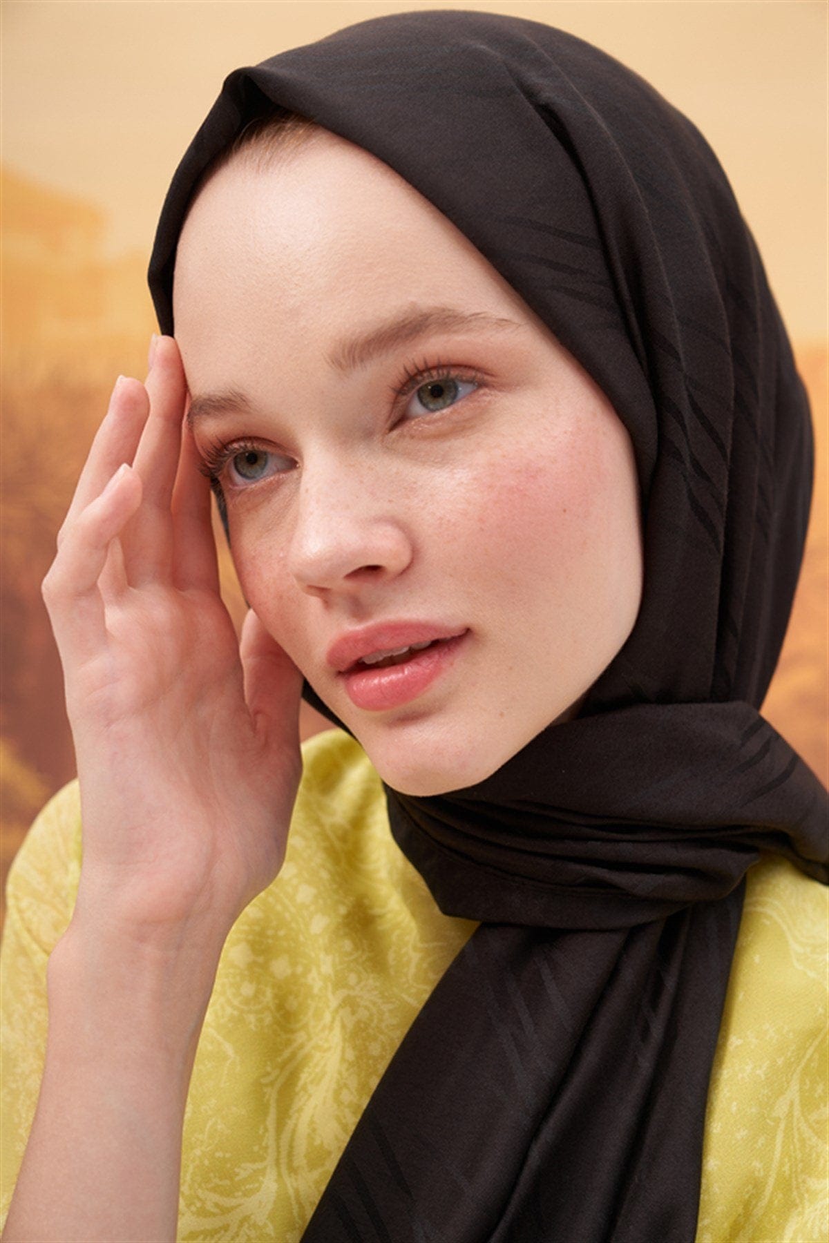 Symmetric Jacquard Italian Silk Scarf Black