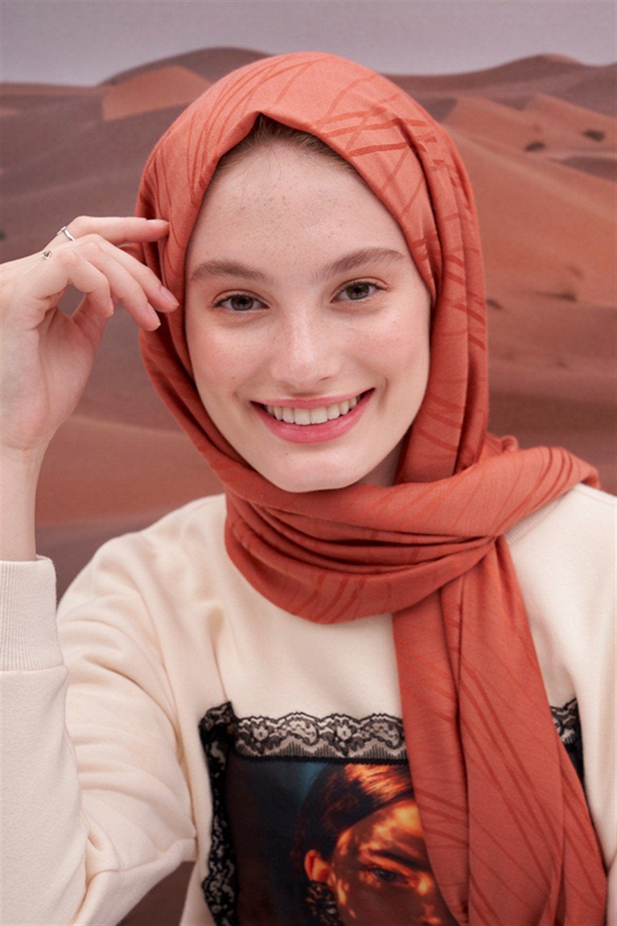Symmetric Jacquard Italian Silk Scarf Tile