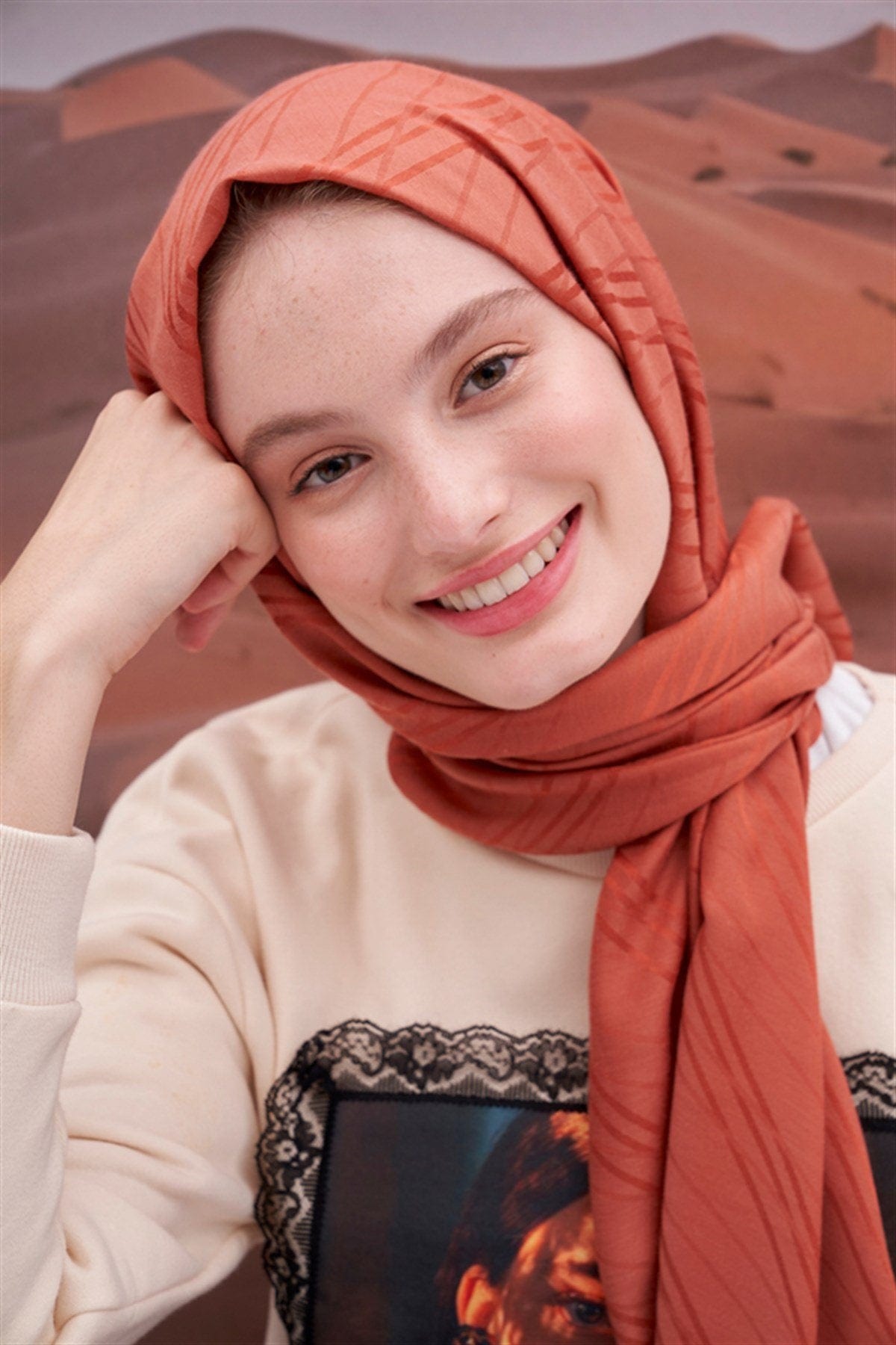 Symmetric Jacquard Italian Silk Scarf Tile