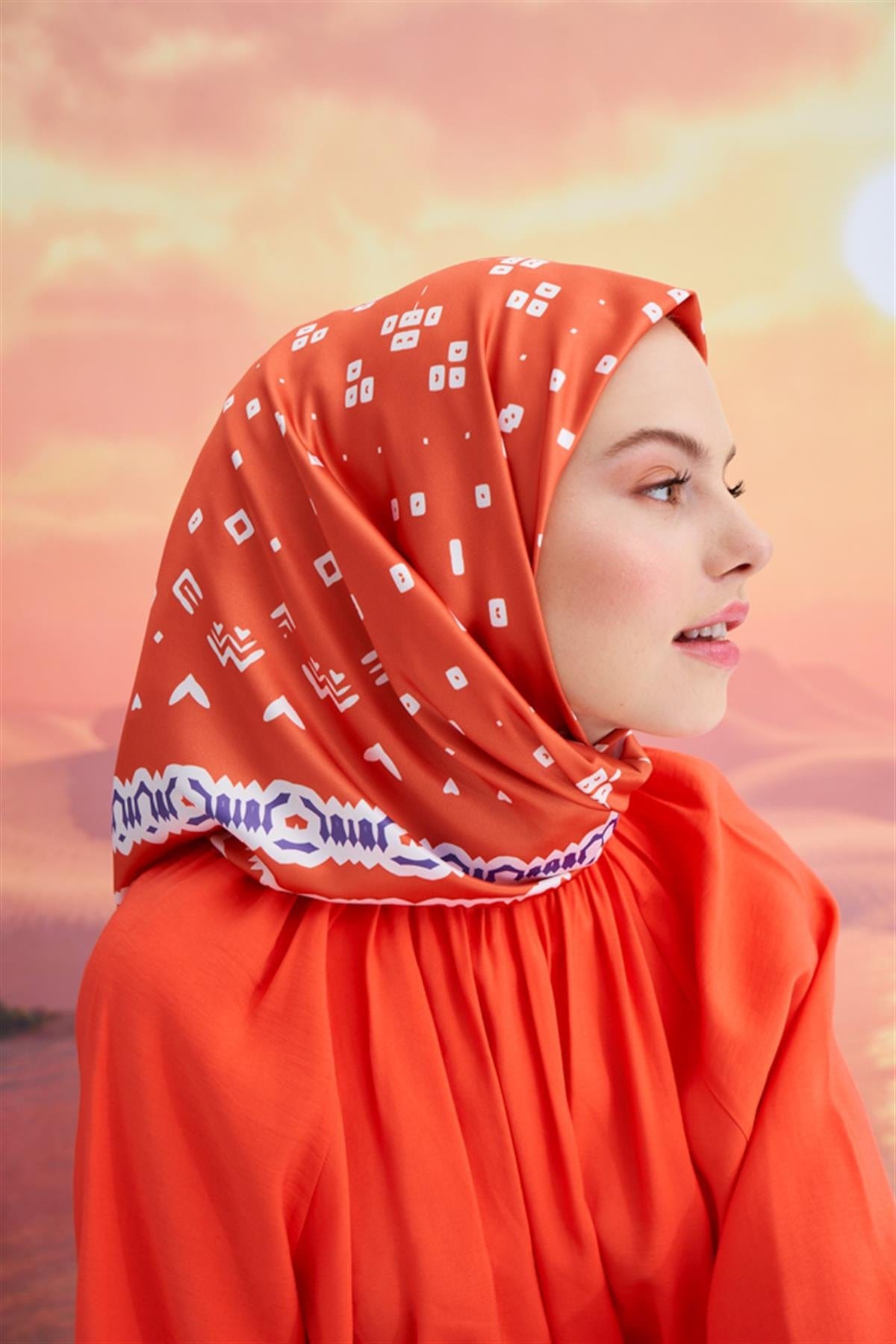 tina-pattern-twill-square-scarf-1328.jpg