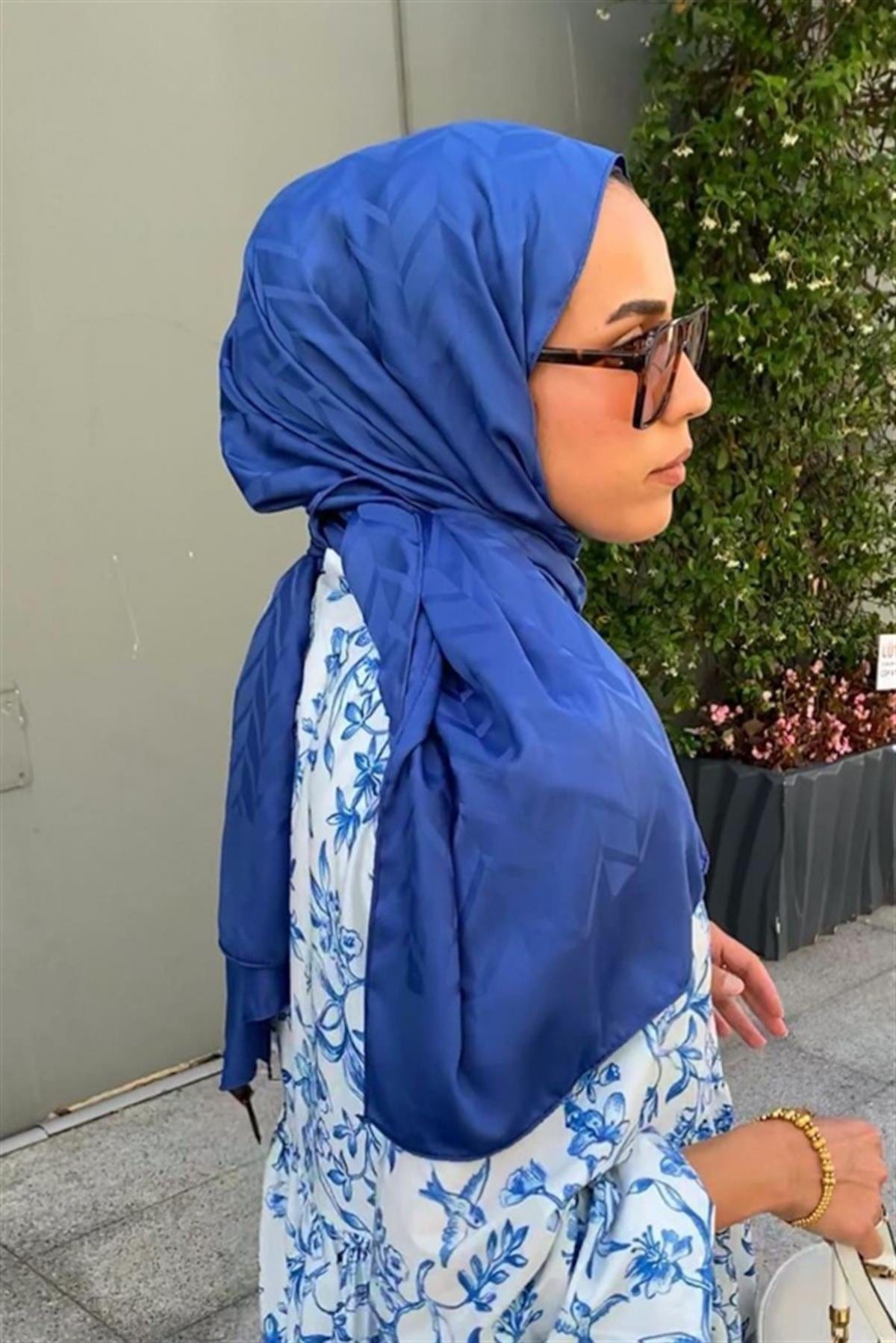 tuba-kalyon-s-choice-diamond-pattern-cotton-silk-scarf-with-indigo-2453.jpg