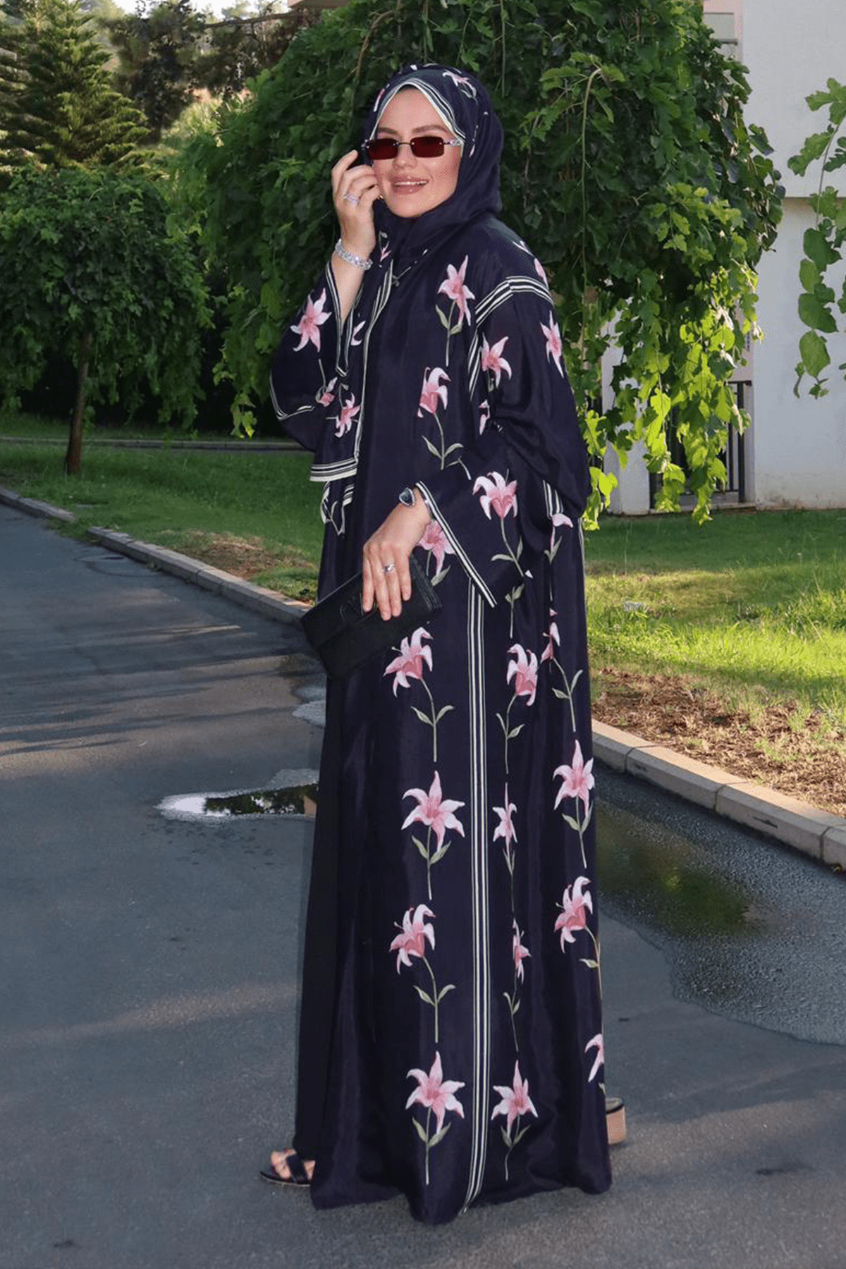 tugba-arslanbas-aydin-s-choice-blooming-viscose-abaya-black-1083.png