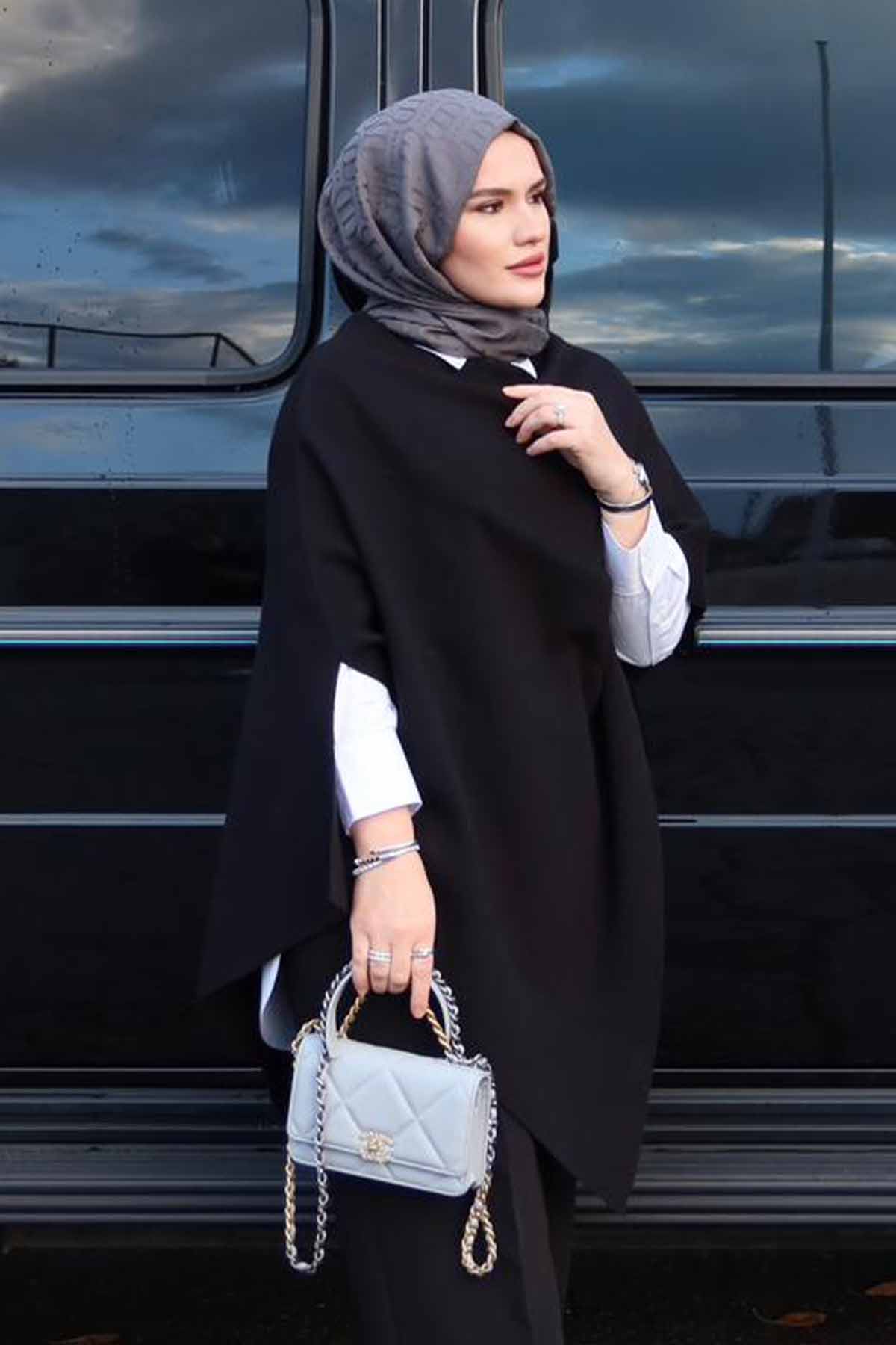 Tuğba Arslanbaş's Choice: Asymmetric Knit Robe Black