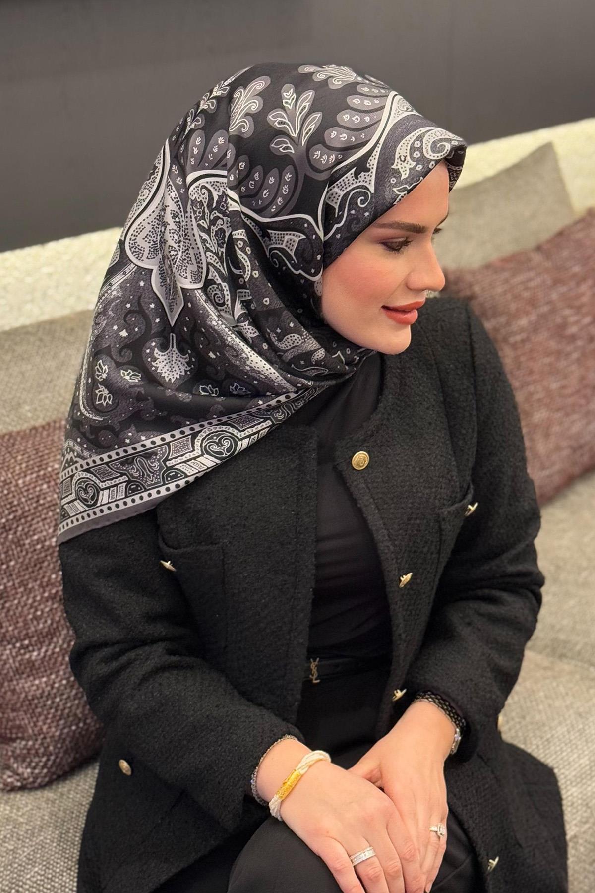 tugba-aydin-s-choice-emera-black-mulbary-silk-square-scarf-48_0385b53c-fabf-4cc6-b3dc-d6d8c8a99ff6.jpg