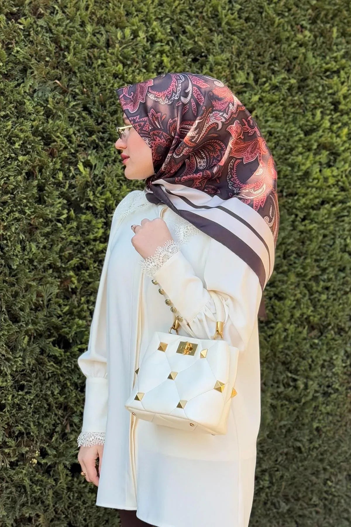 tugba-aydin-s-choice-etnic-brurgundy-mulbary-silk-square-scarf-22_07156df5-d76d-49a9-ab08-ae4eabc09188 - Carell Hijab