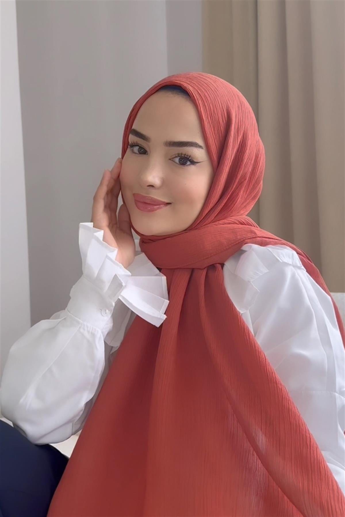 Tugce Gece's Choie: Lien Natural Weave Scarf Tile
