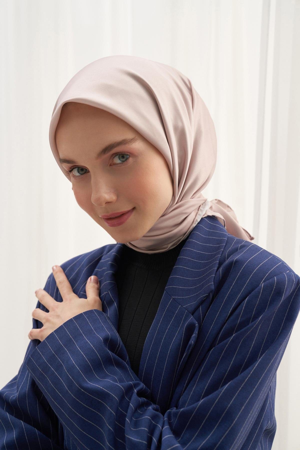 twill-square-scarf-beige-1186.jpg