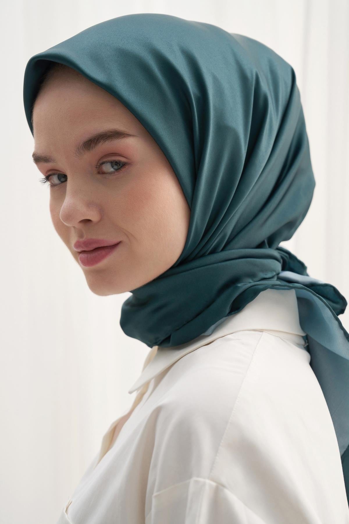 twill-square-scarf-emeral-green-1202.jpg